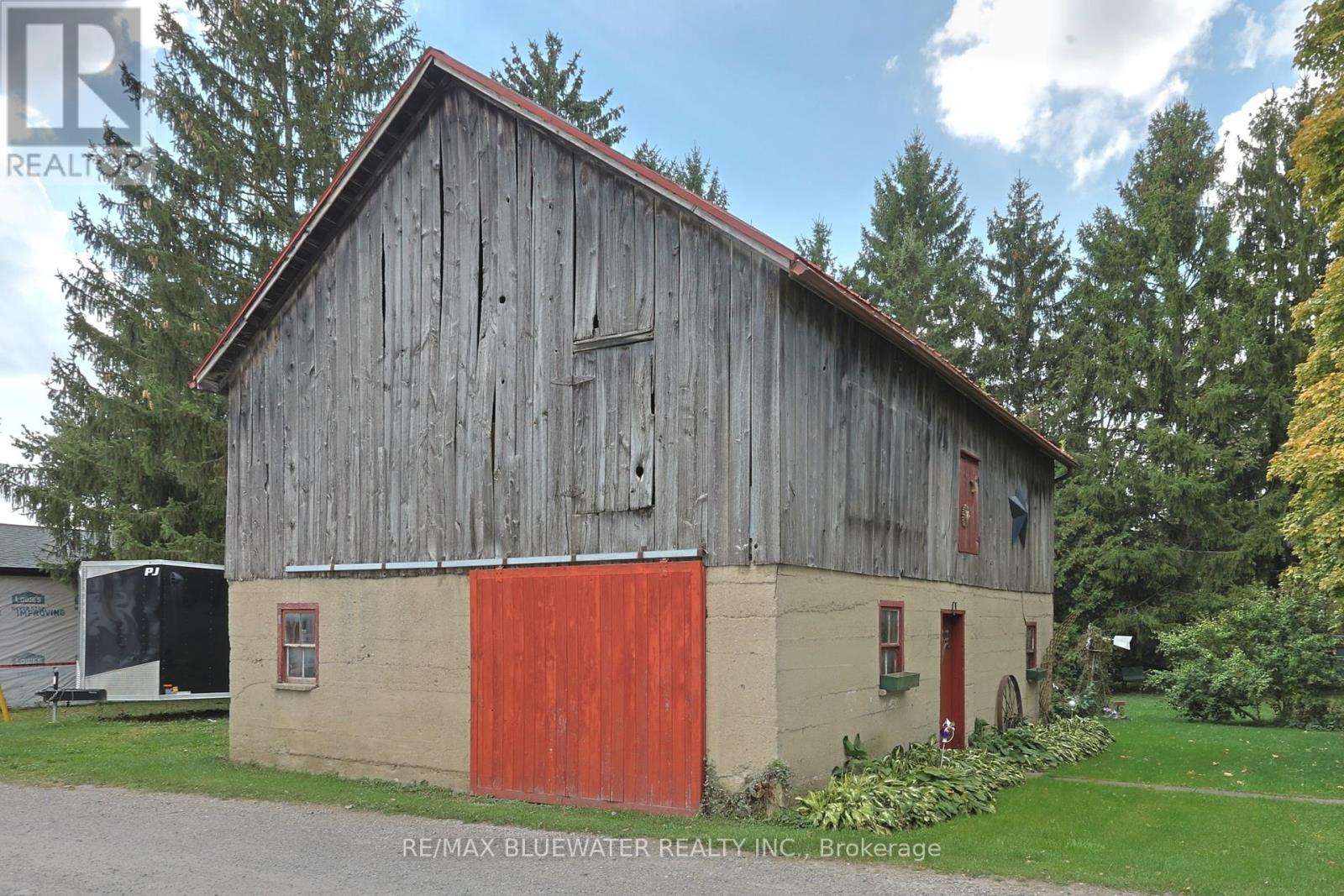197 Broad Street, North Middlesex (Parkhill), Ontario  N0M 2K0 - Photo 35 - X12446136