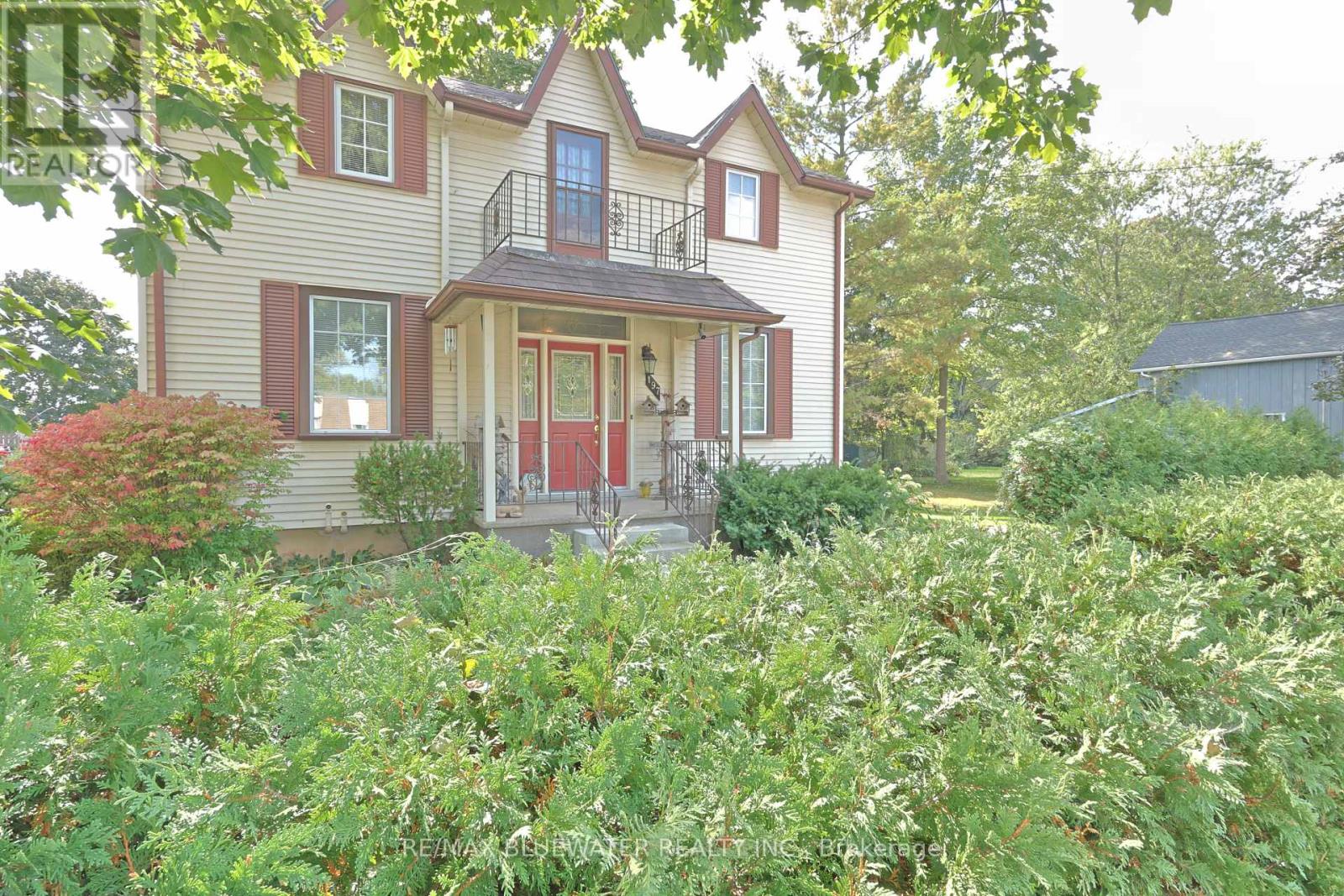 197 Broad Street, North Middlesex (Parkhill), Ontario  N0M 2K0 - Photo 6 - X12446136