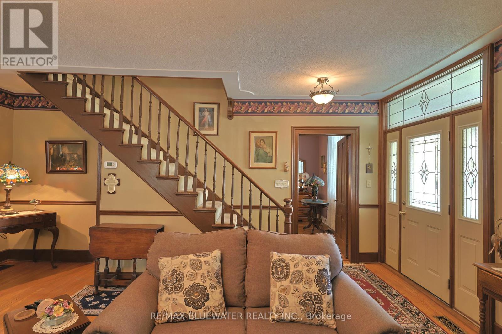197 Broad Street, North Middlesex (Parkhill), Ontario  N0M 2K0 - Photo 9 - X12446136