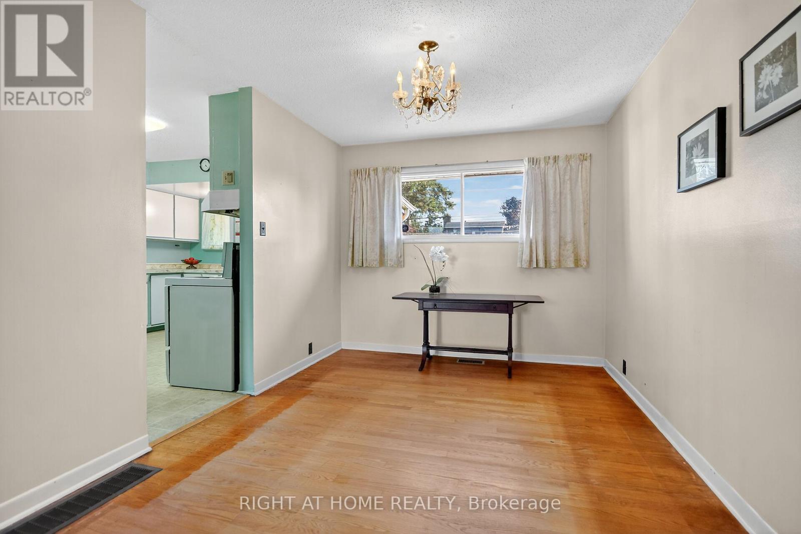 6 Higwood Drive, Ottawa, Ontario  K2E 5K7 - Photo 10 - X12446129