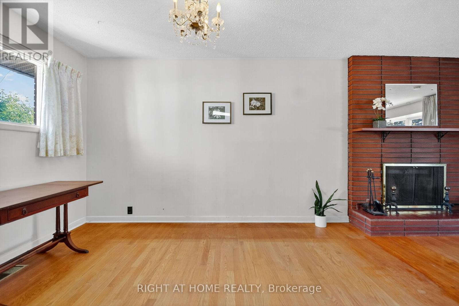 6 Higwood Drive, Ottawa, Ontario  K2E 5K7 - Photo 11 - X12446129