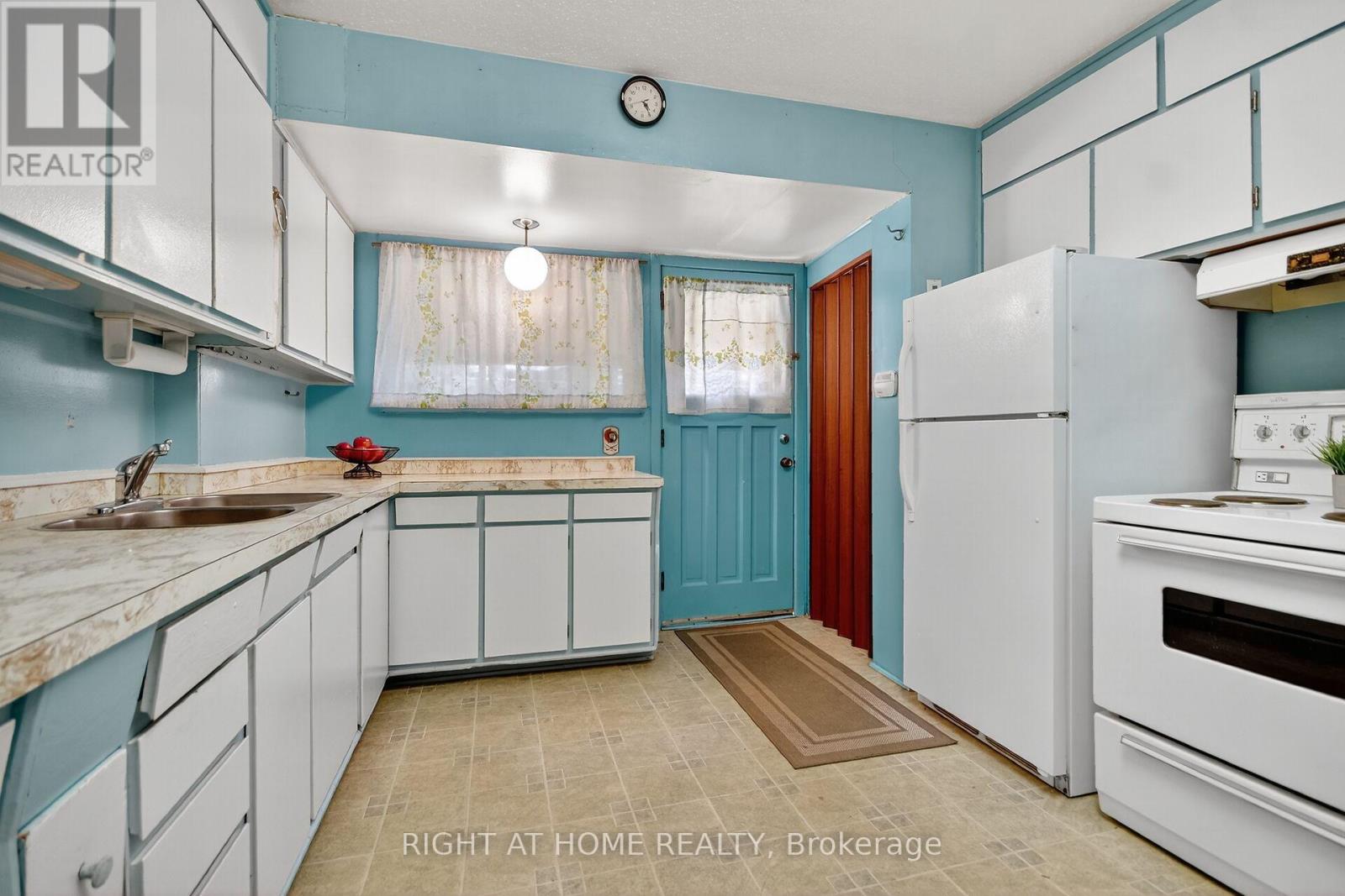 6 Higwood Drive, Ottawa, Ontario  K2E 5K7 - Photo 15 - X12446129