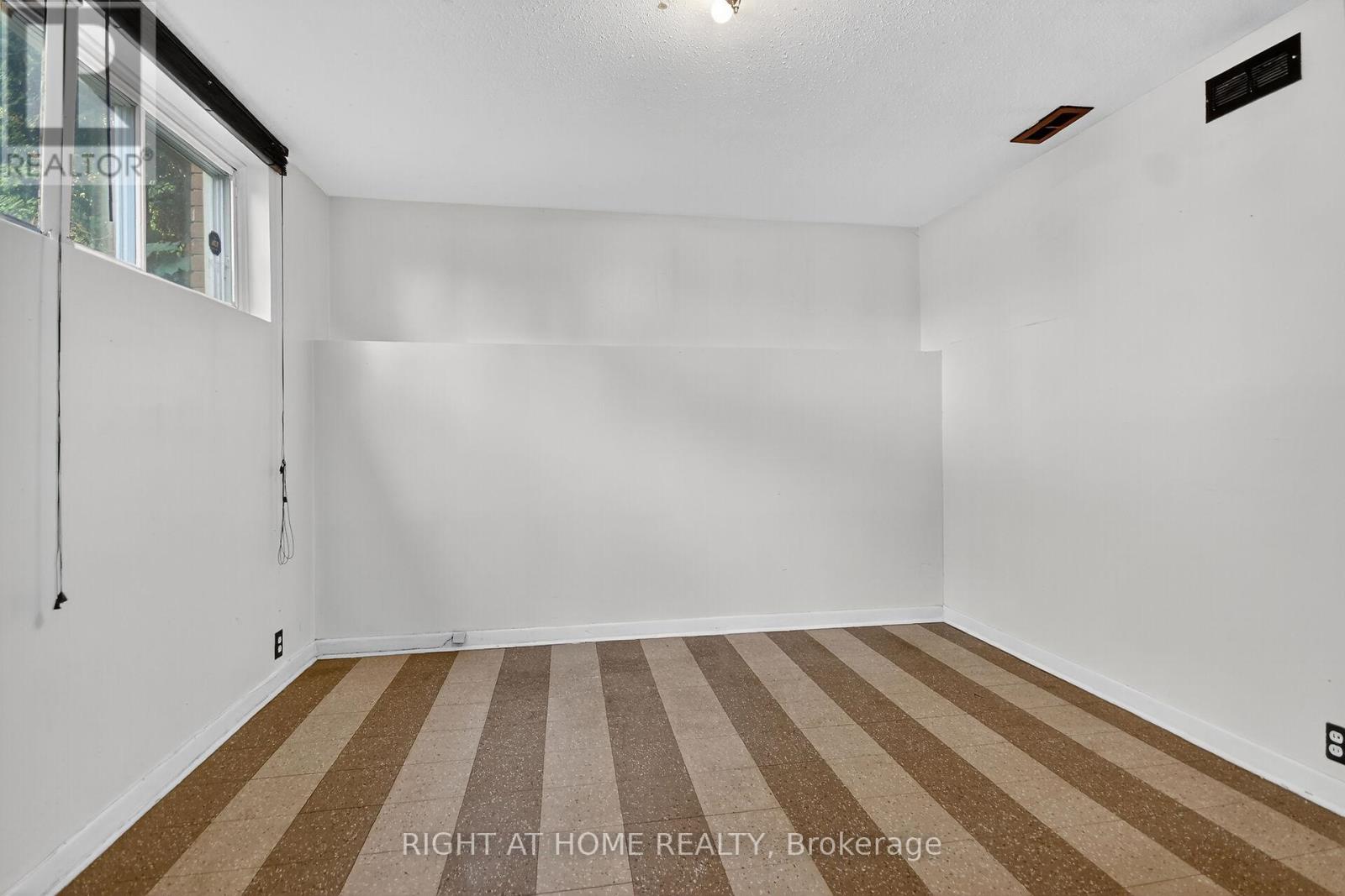6 Higwood Drive, Ottawa, Ontario  K2E 5K7 - Photo 27 - X12446129