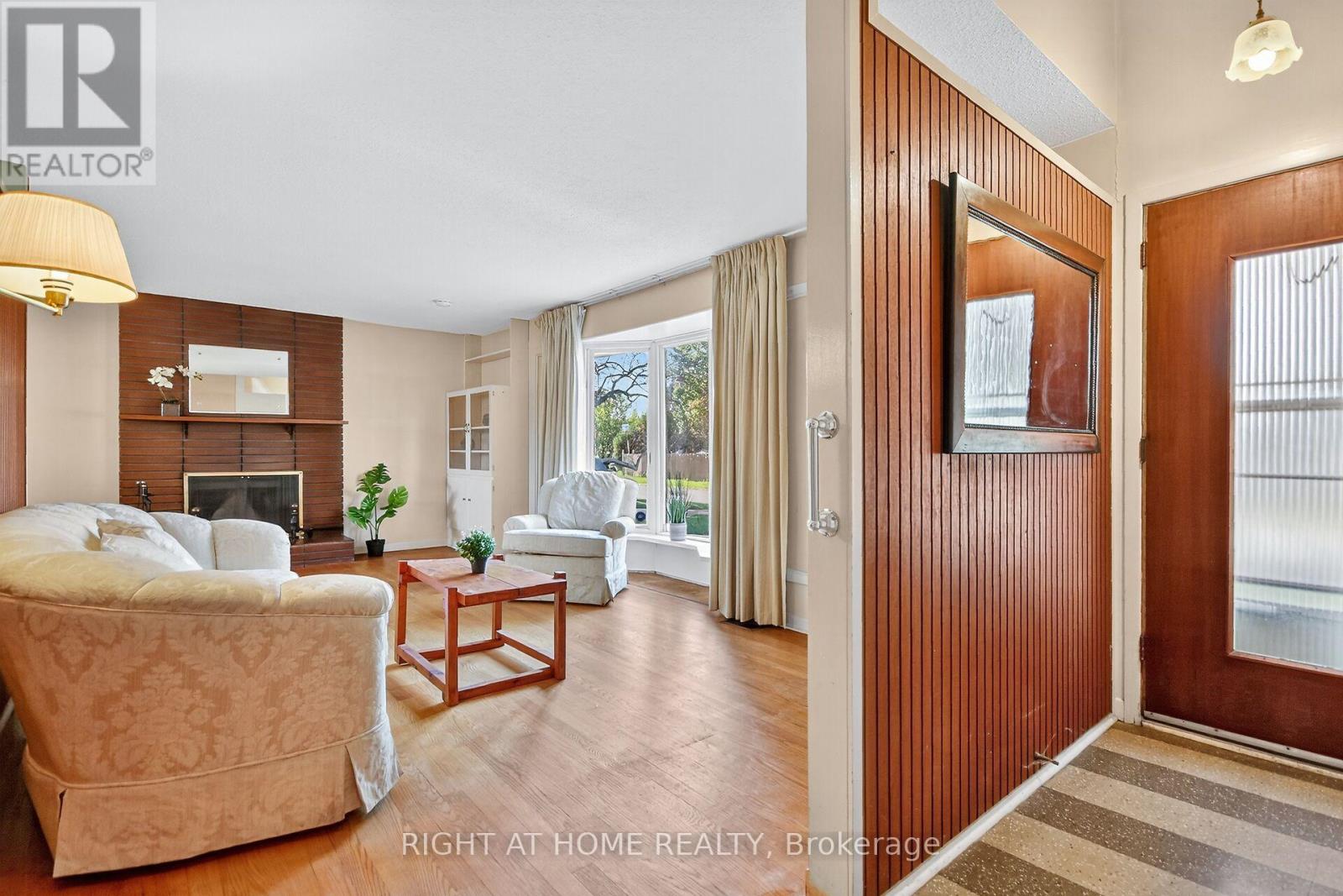 6 Higwood Drive, Ottawa, Ontario  K2E 5K7 - Photo 4 - X12446129