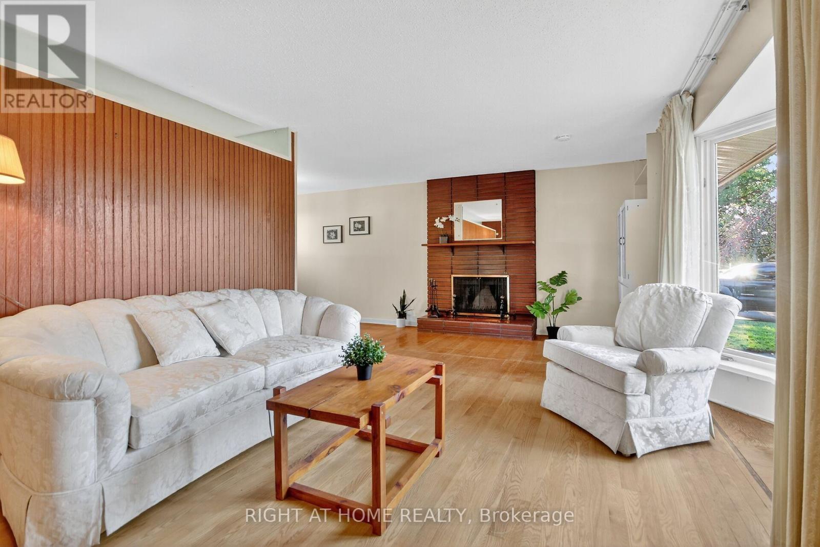 6 Higwood Drive, Ottawa, Ontario  K2E 5K7 - Photo 6 - X12446129