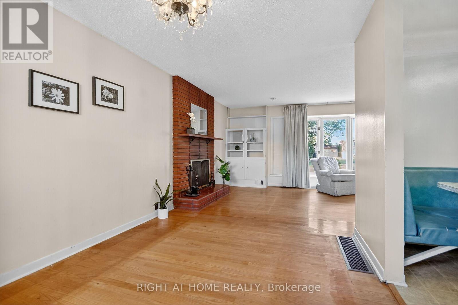 6 Higwood Drive, Ottawa, Ontario  K2E 5K7 - Photo 8 - X12446129