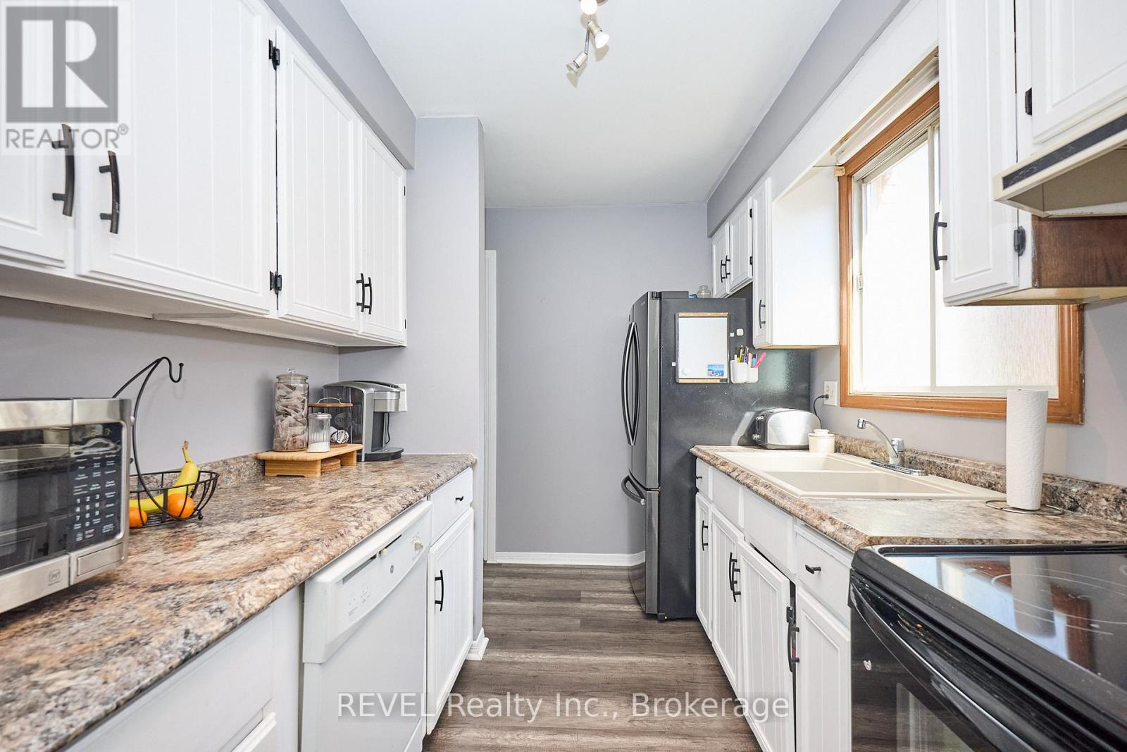35 Romy Crescent, Thorold, Ontario  L2V 4L1 - Photo 16 - X12446127
