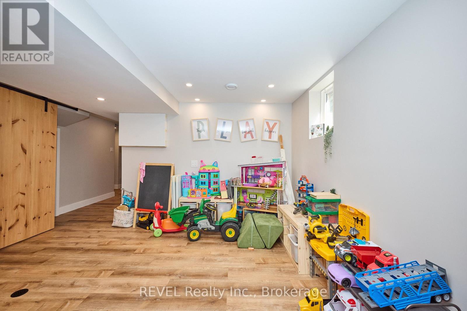 35 Romy Crescent, Thorold, Ontario  L2V 4L1 - Photo 33 - X12446127