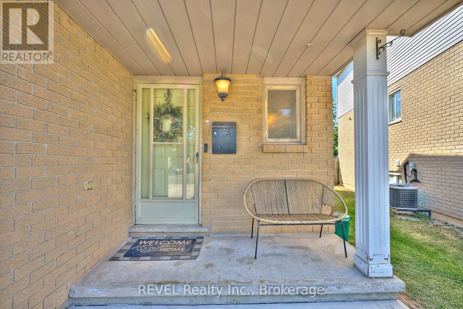 35 Romy Crescent, Thorold, Ontario  L2V 4L1 - Photo 4 - X12446127