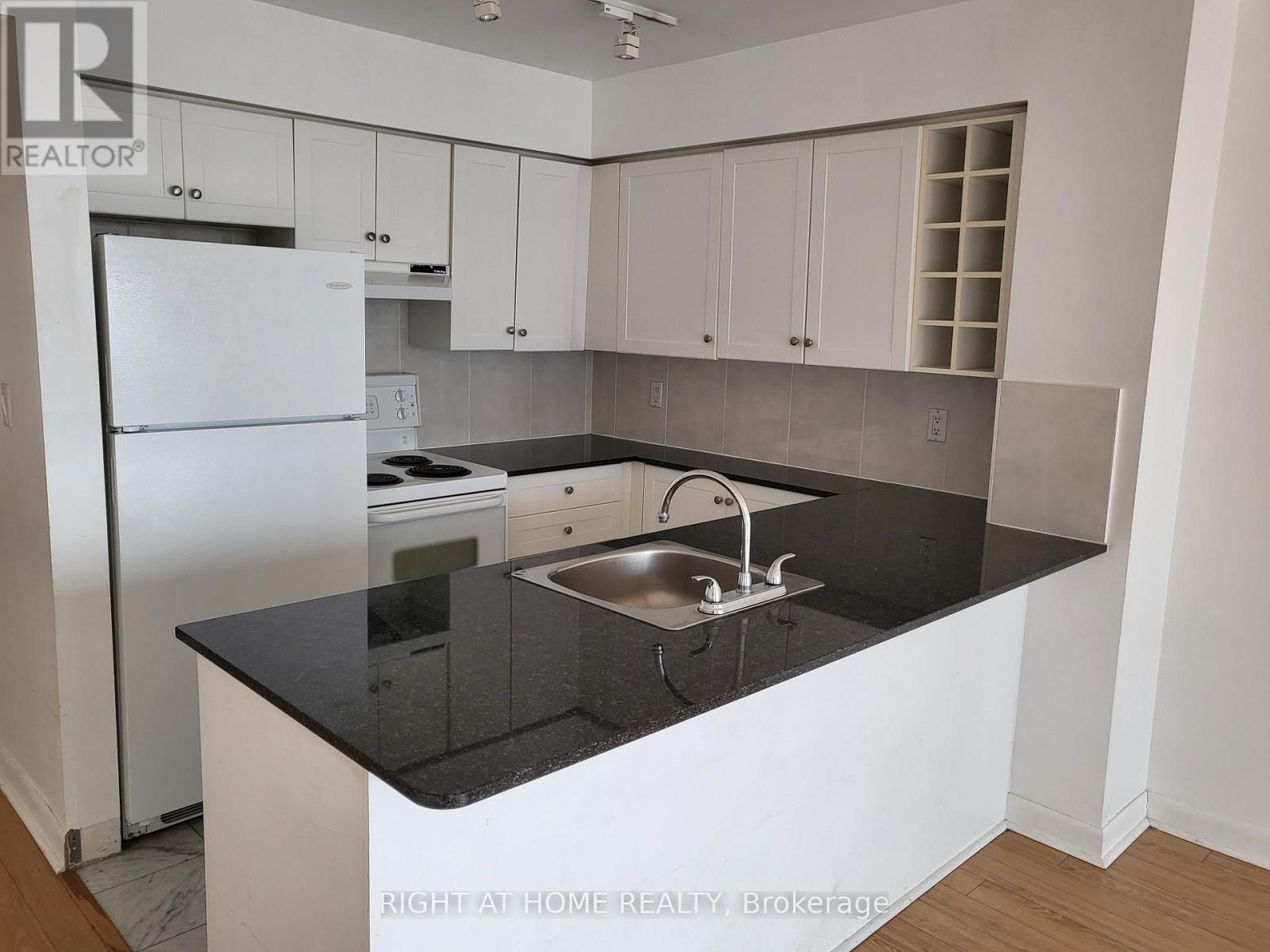 4210 - 210 Victoria Street, Toronto, Ontario  M5B 2R3 - Photo 2 - C12446111