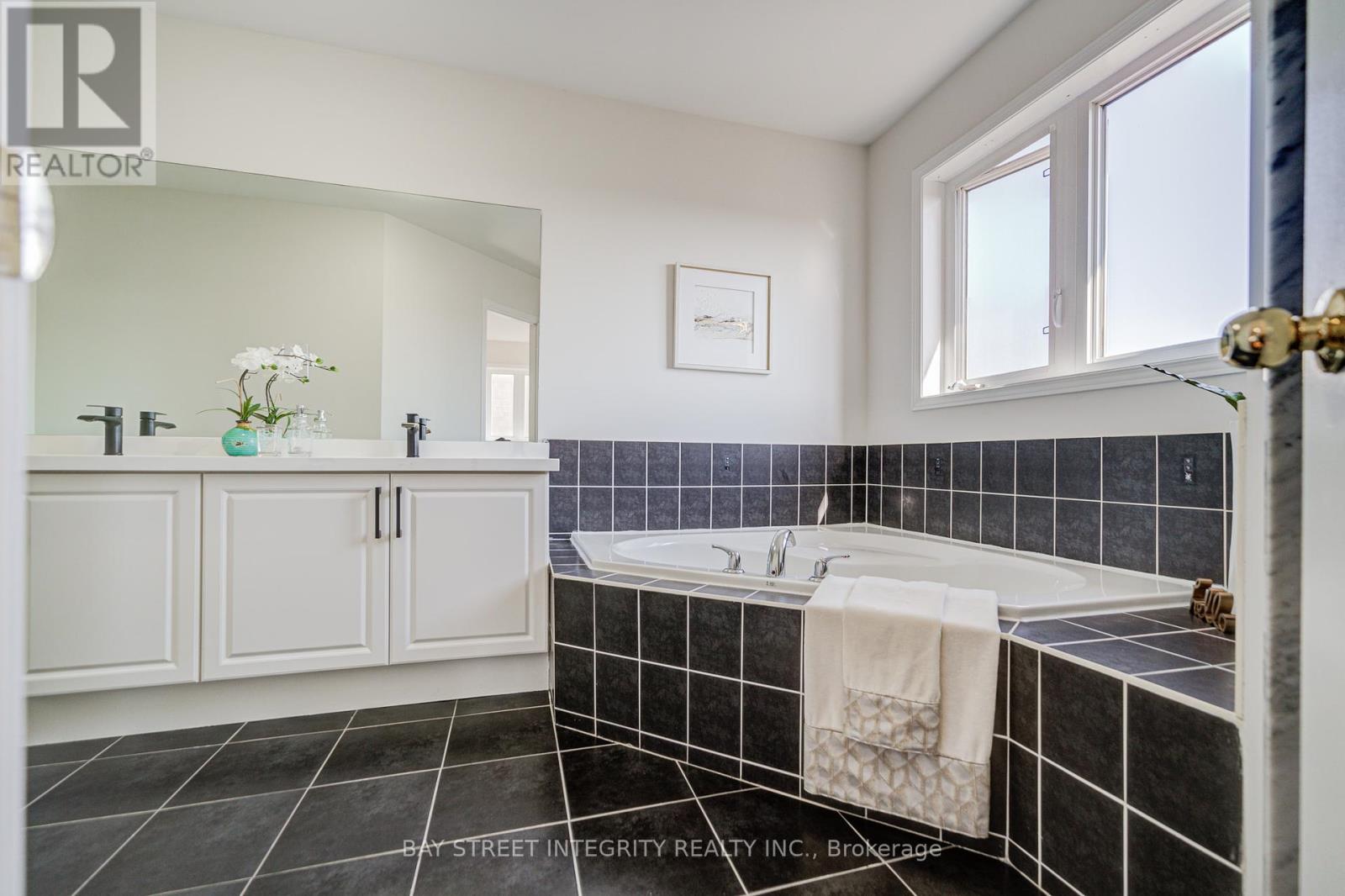108 Catalpa Crescent, Vaughan, Ontario  L6A 0R5 - Photo 33 - N12446109