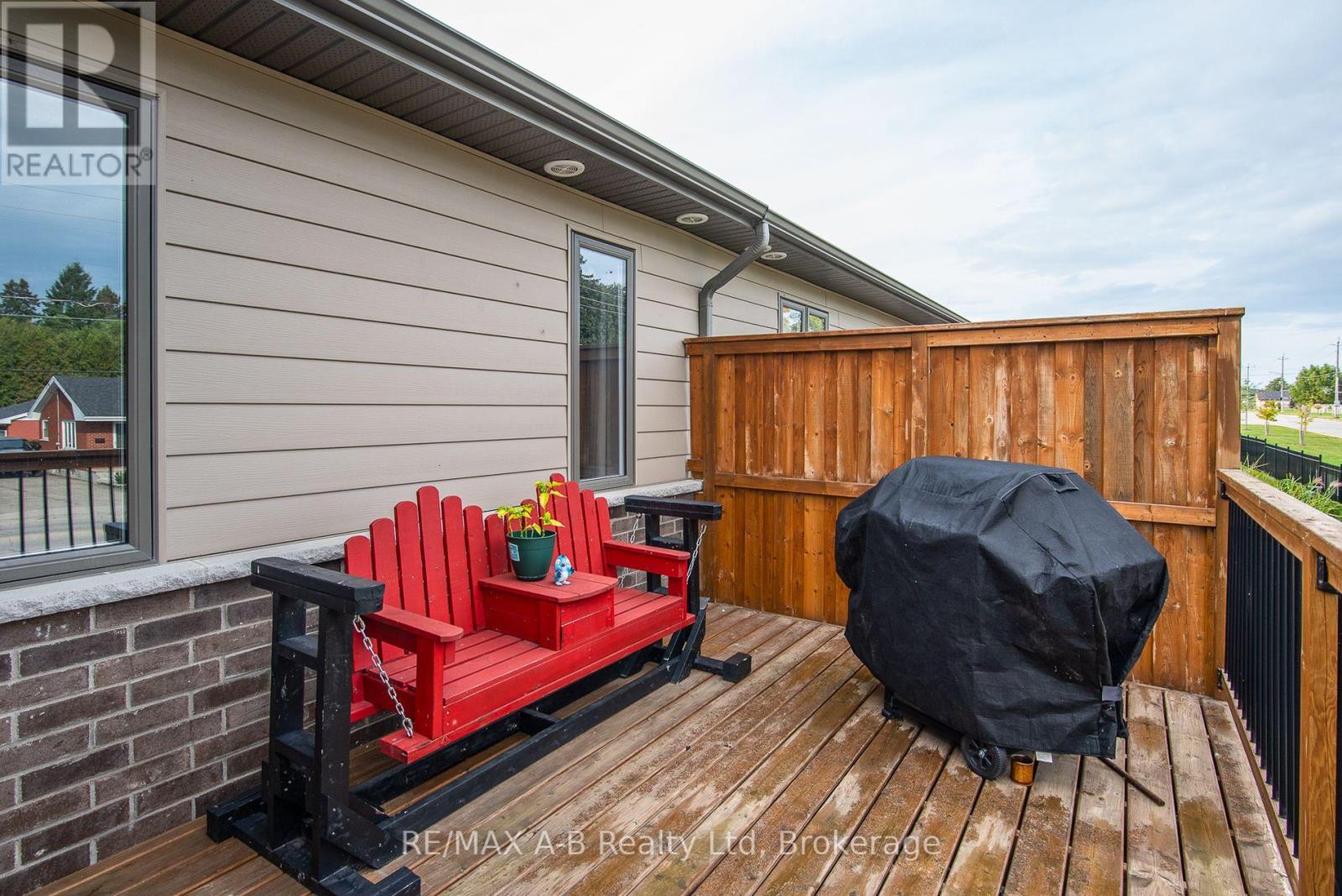 172 Hooper Street, St. Marys, Ontario  N4X 0C1 - Photo 8 - X12420765