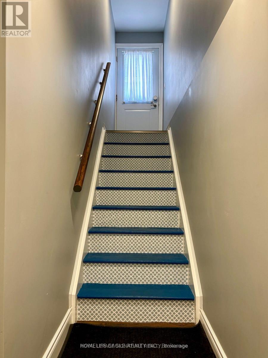 Lower - 10 Duval Drive, Barrie, Ontario  L4M 6V2 - Photo 13 - S12446113