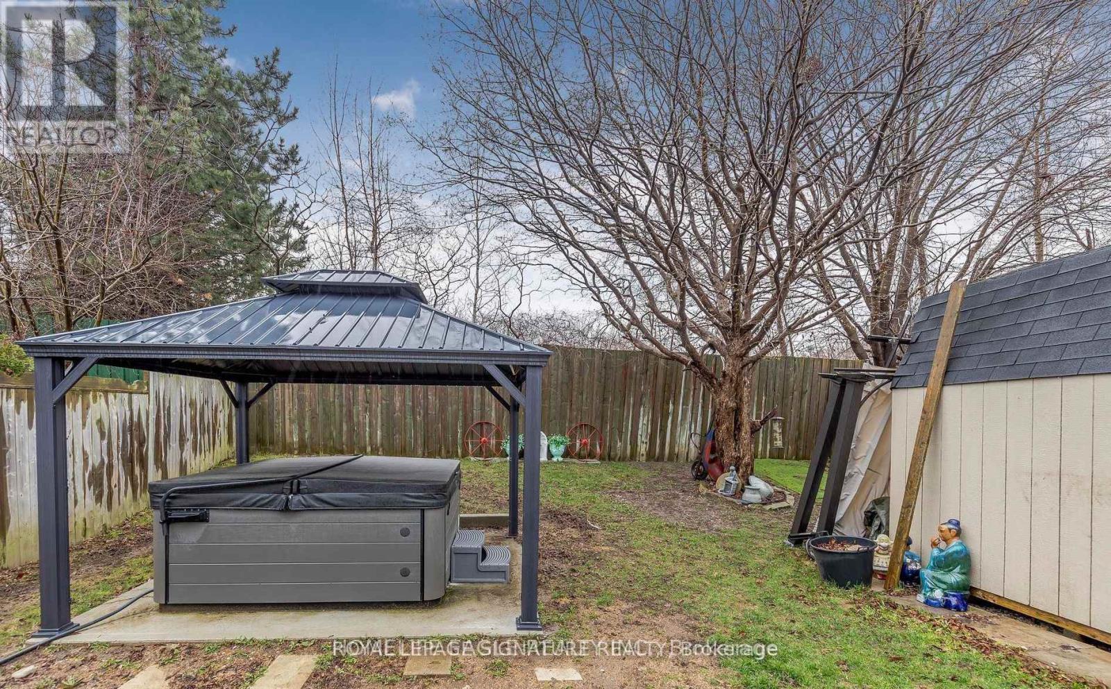 Lower - 10 Duval Drive, Barrie, Ontario  L4M 6V2 - Photo 14 - S12446113