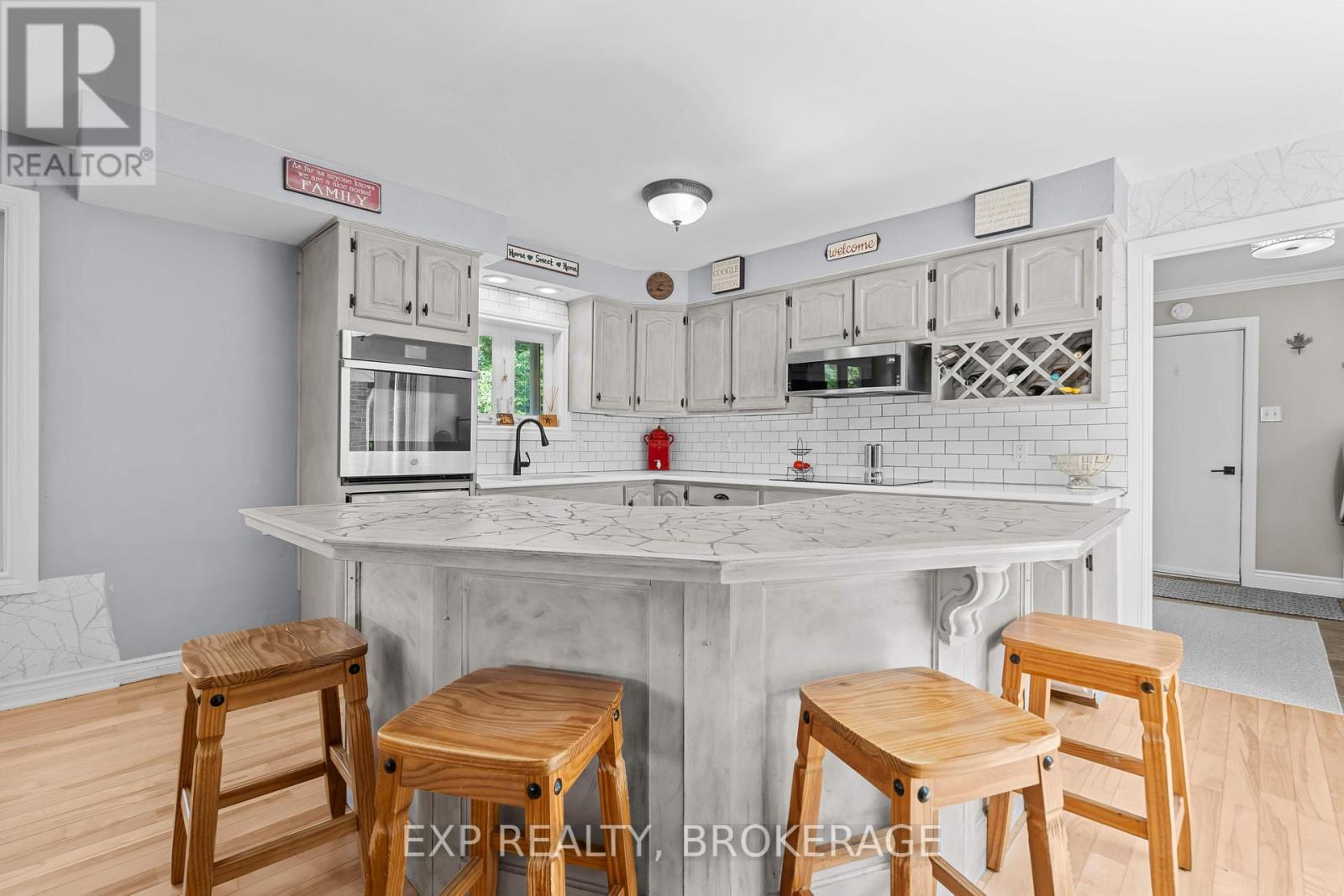 5525 Rideau Road, South Frontenac, Ontario  K0H 1H0 - Photo 10 - X12446144