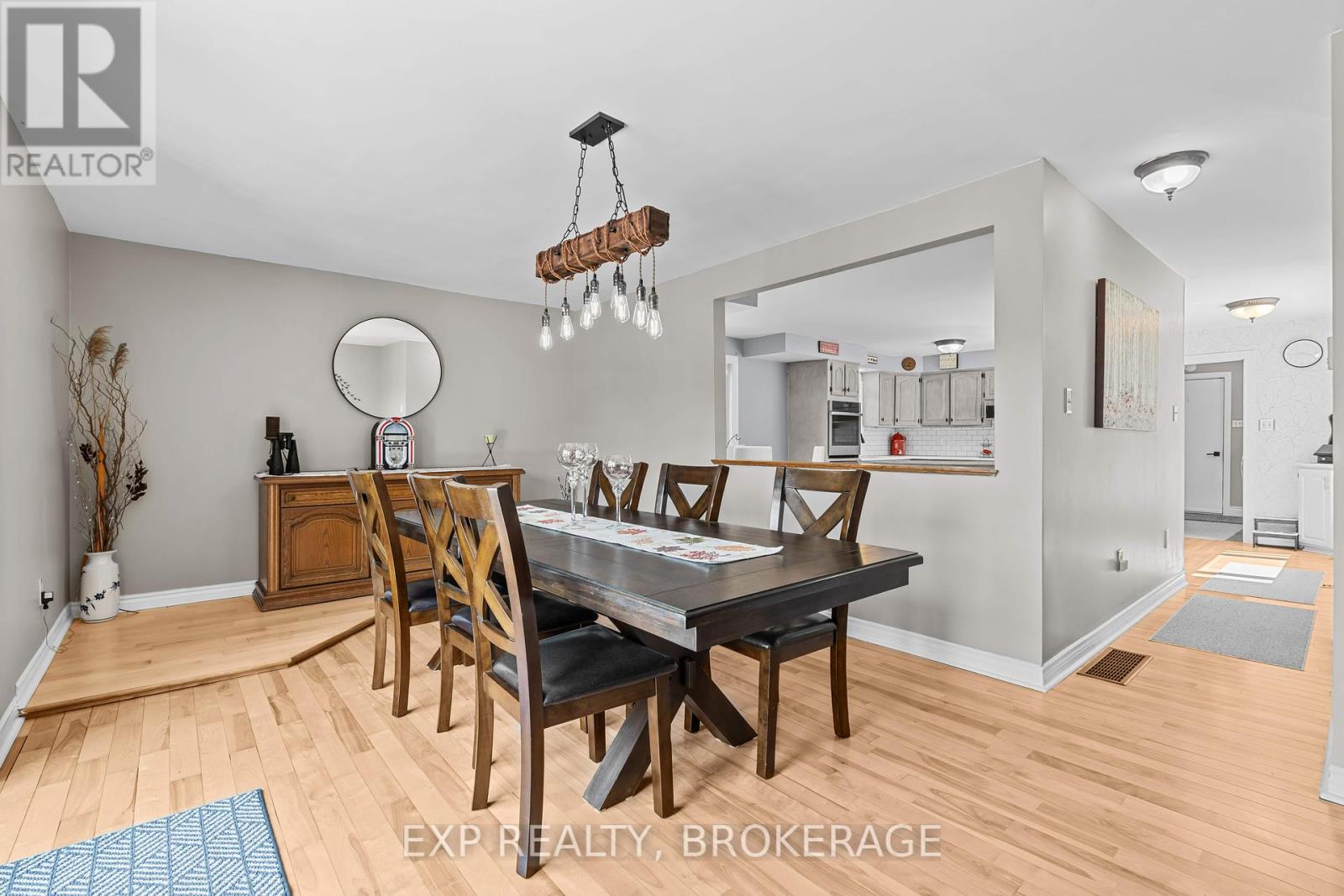 5525 Rideau Road, South Frontenac, Ontario  K0H 1H0 - Photo 7 - X12446144