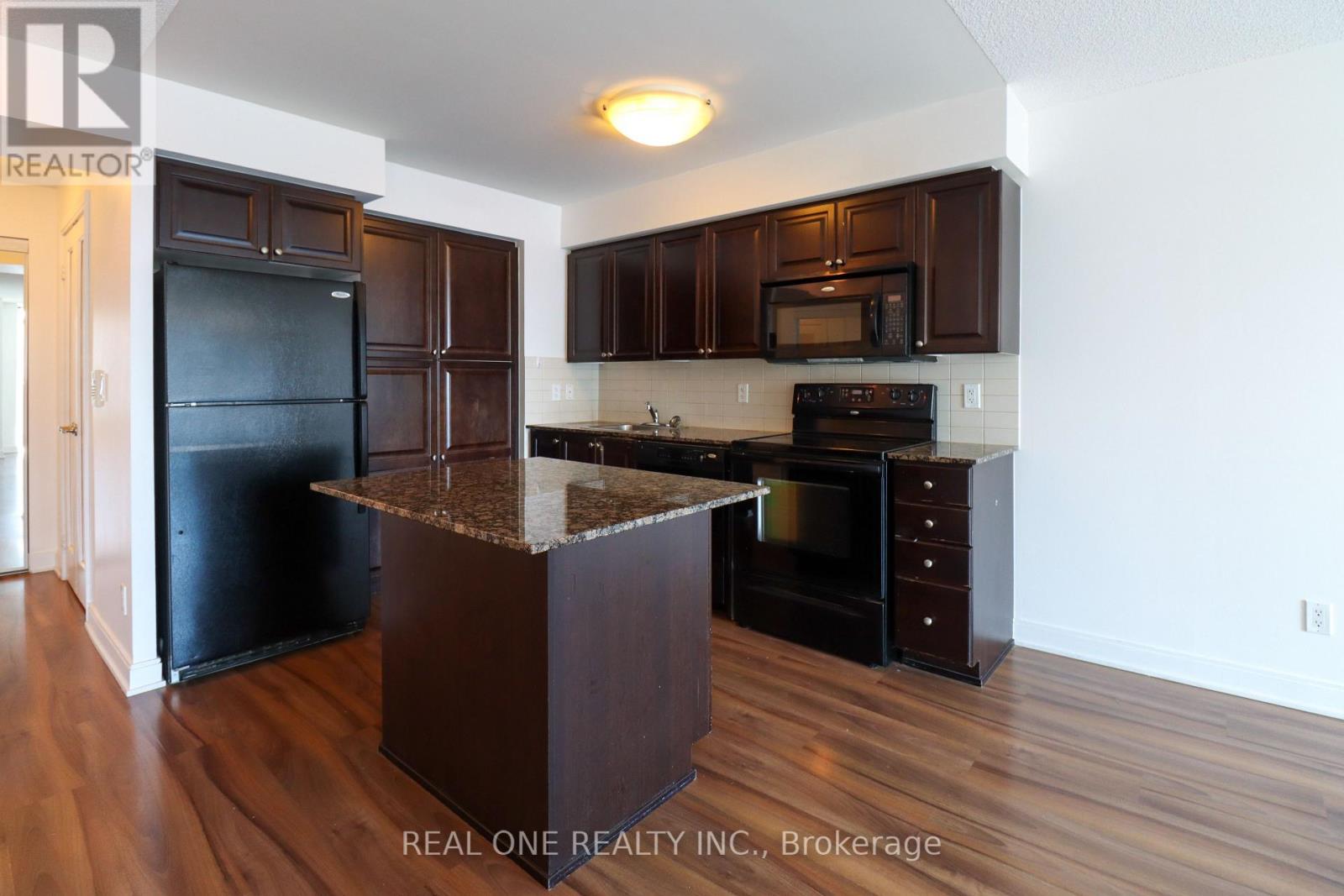 801 - 330 Burnhamthorpe Road W, Mississauga, Ontario  L5B 0E1 - Photo 10 - W12446099