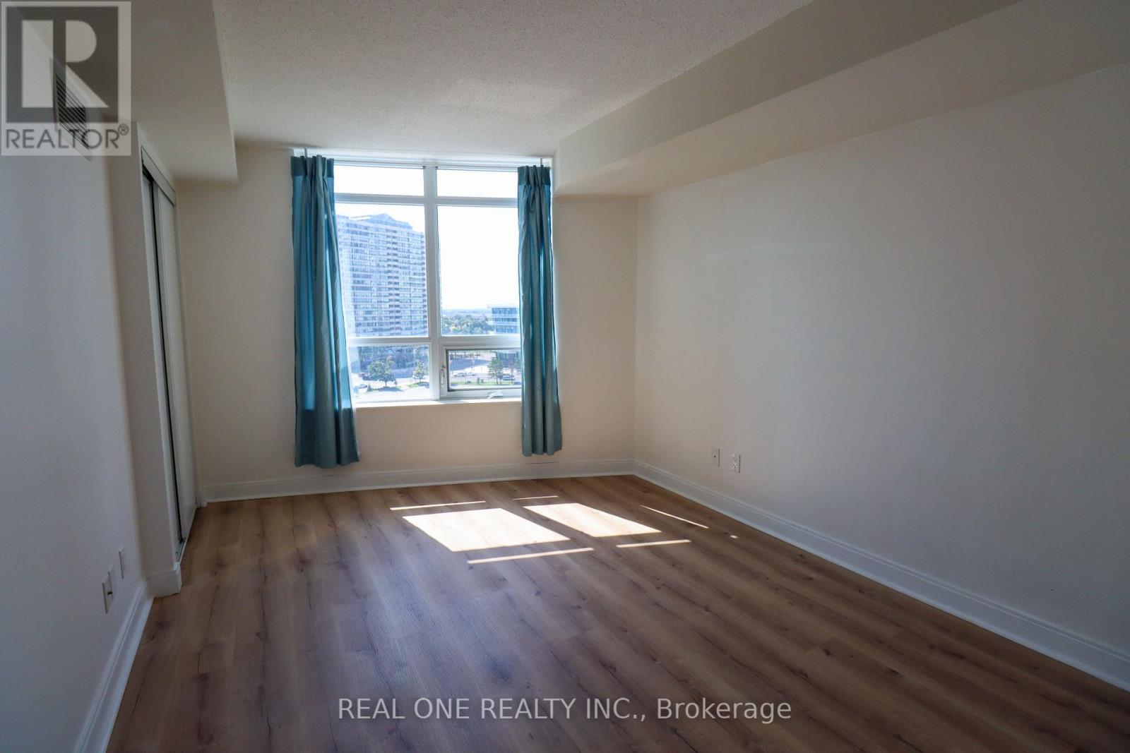 801 - 330 Burnhamthorpe Road W, Mississauga, Ontario  L5B 0E1 - Photo 13 - W12446099