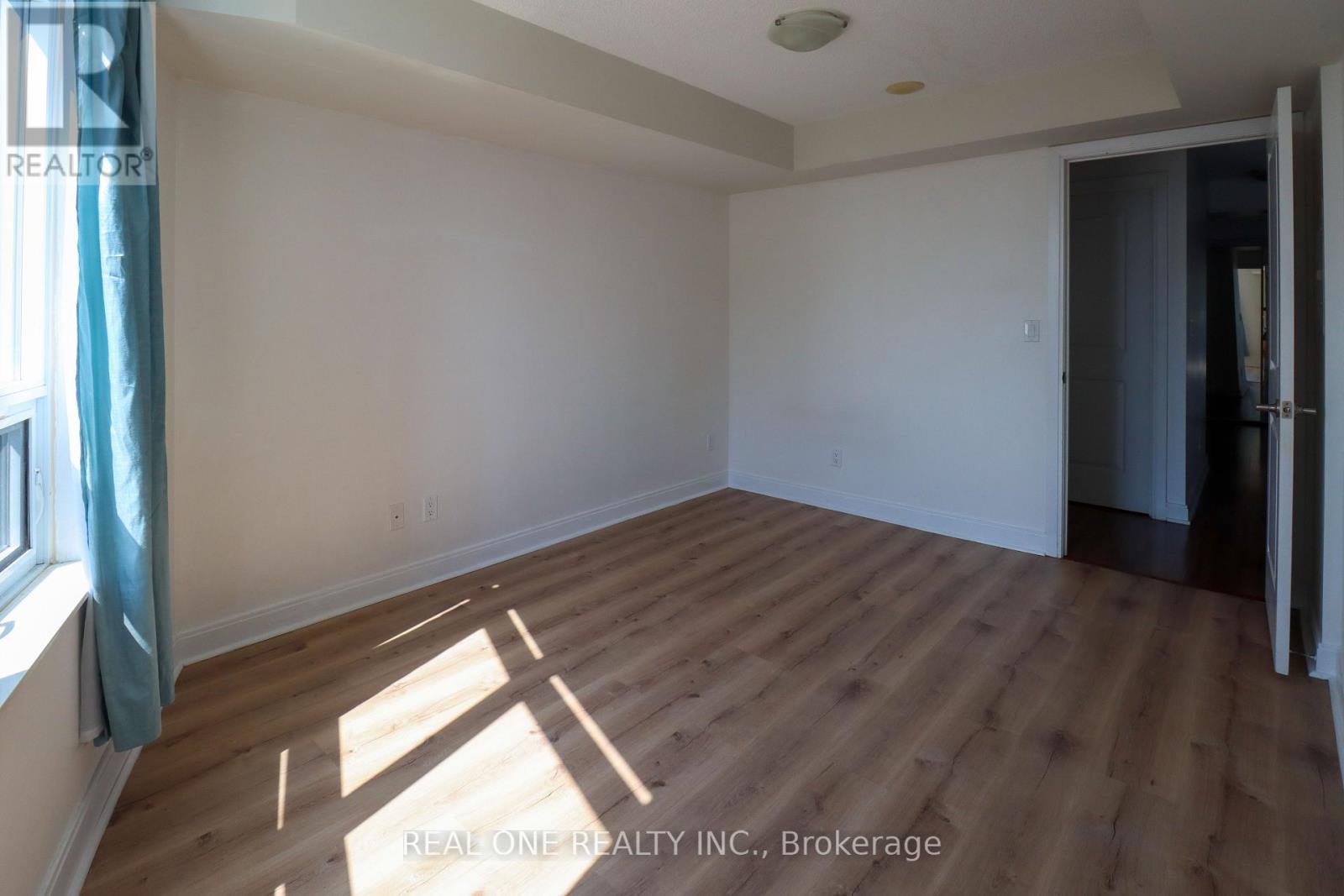 801 - 330 Burnhamthorpe Road W, Mississauga, Ontario  L5B 0E1 - Photo 15 - W12446099