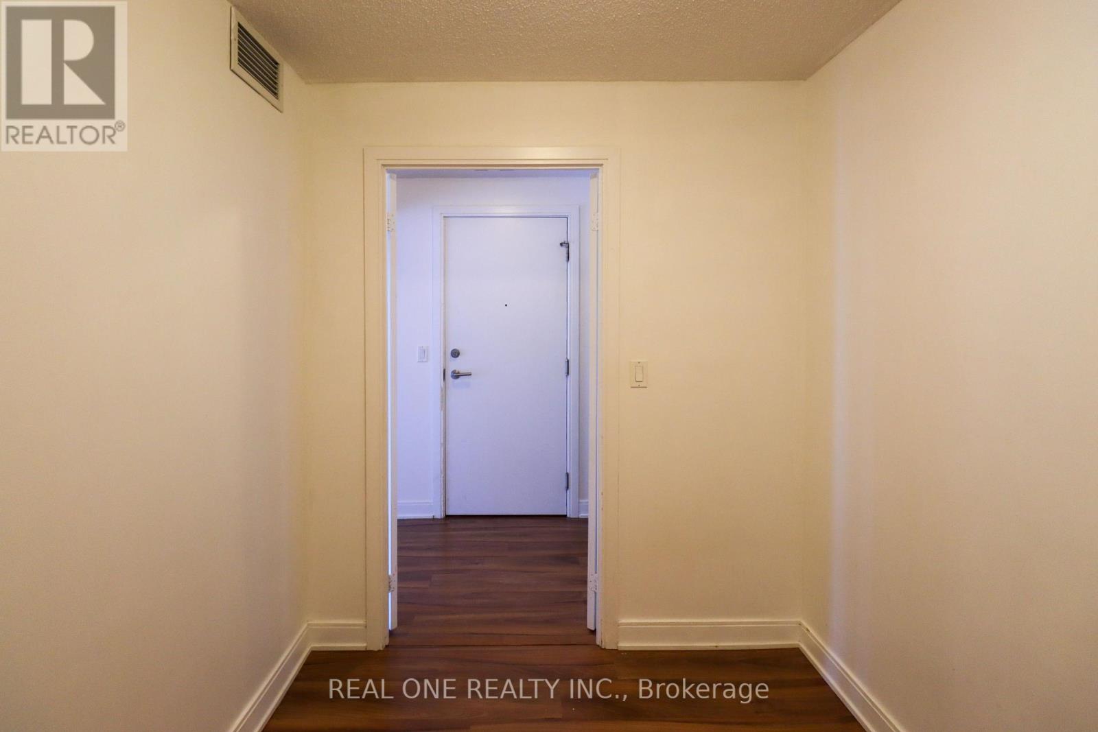 801 - 330 Burnhamthorpe Road W, Mississauga, Ontario  L5B 0E1 - Photo 18 - W12446099