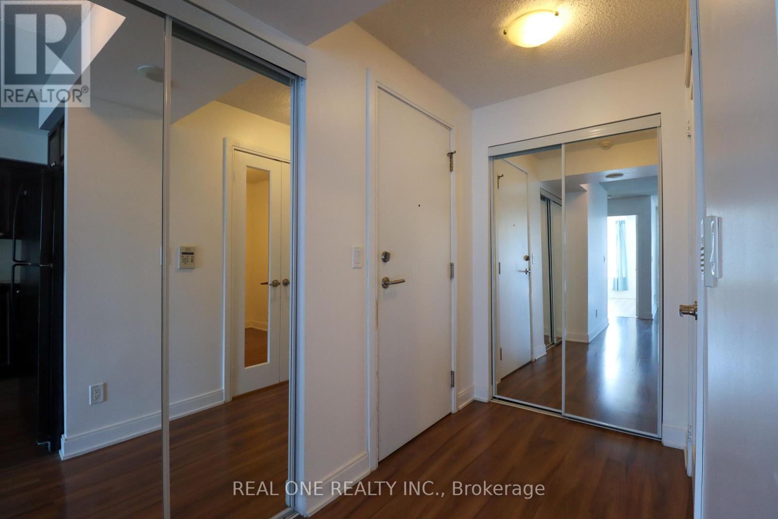 801 - 330 Burnhamthorpe Road W, Mississauga, Ontario  L5B 0E1 - Photo 5 - W12446099