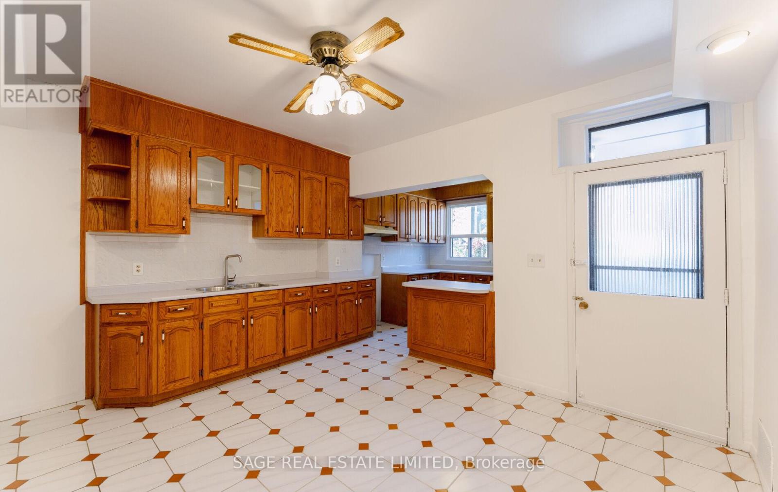 164 Symington Avenue, Toronto, Ontario  M6P 3W6 - Photo 10 - W12446126