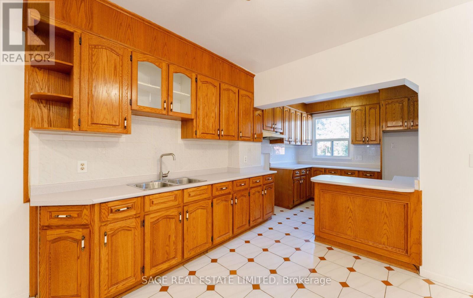 164 Symington Avenue, Toronto, Ontario  M6P 3W6 - Photo 11 - W12446126
