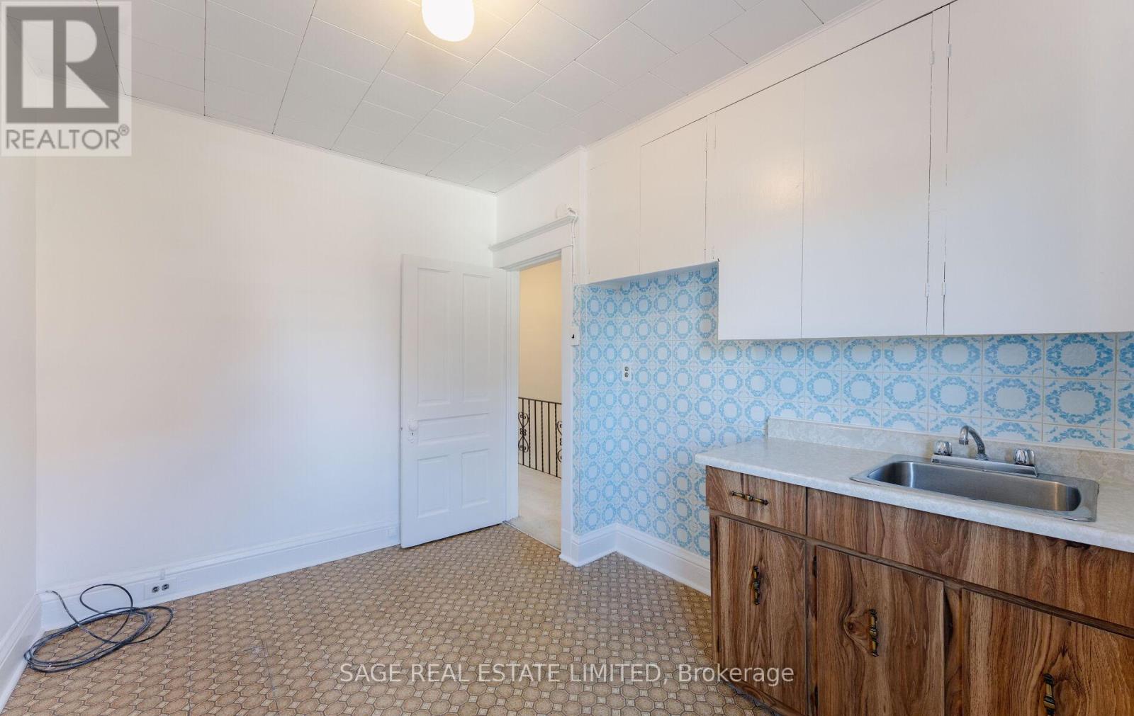 164 Symington Avenue, Toronto, Ontario  M6P 3W6 - Photo 18 - W12446126
