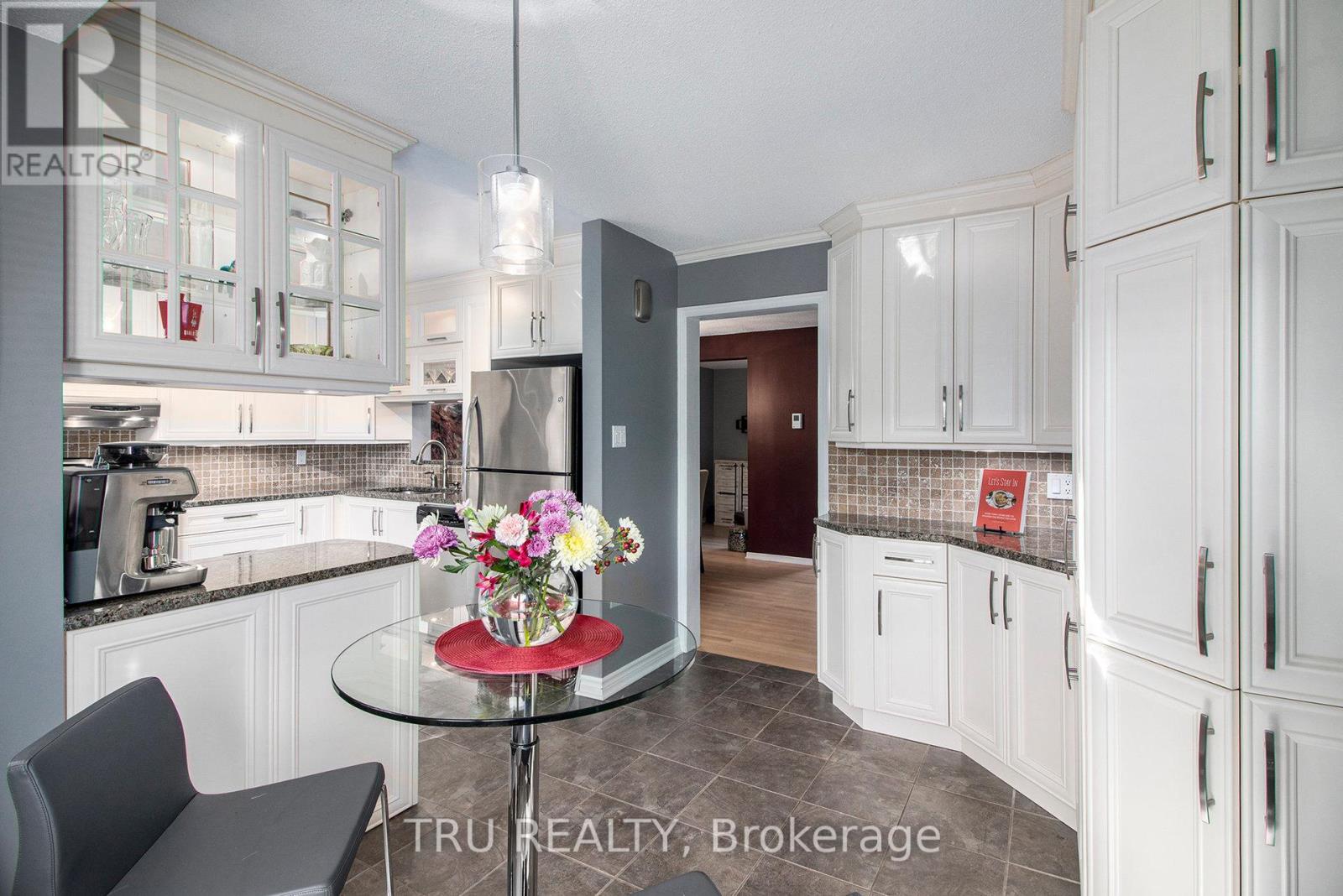1132 Chimney Hill Way, Ottawa, Ontario  K1J 8Z6 - Photo 12 - X12446139