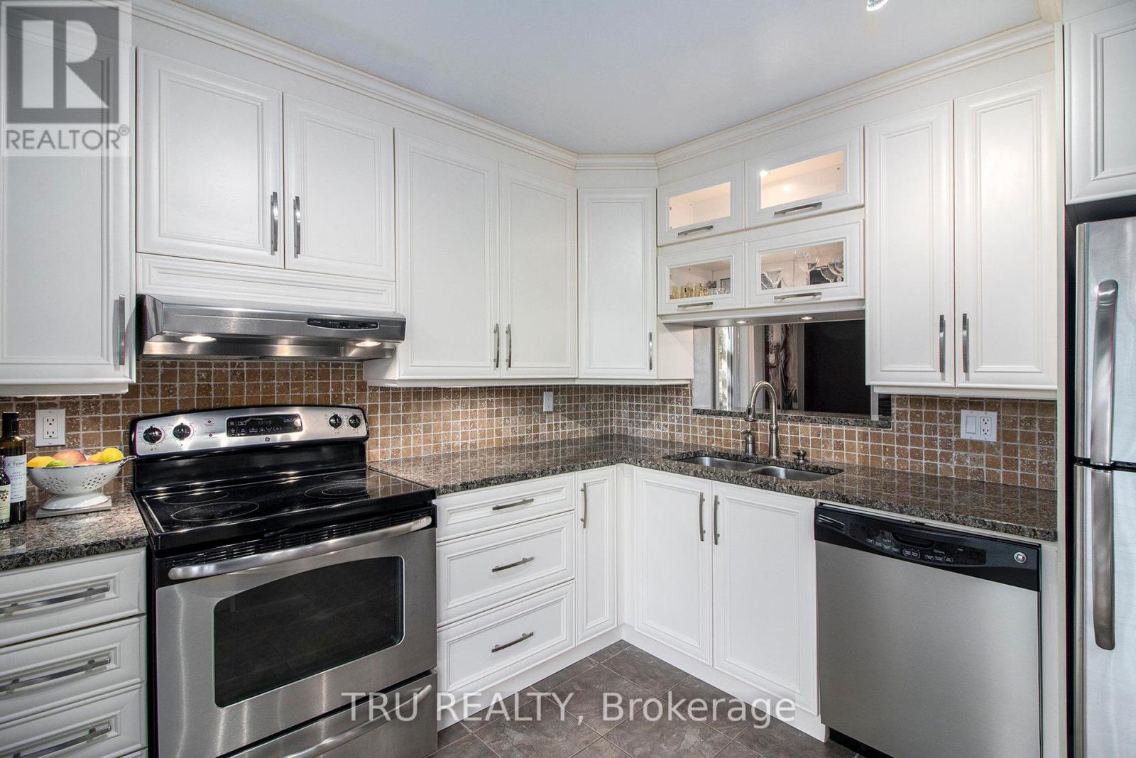 1132 Chimney Hill Way, Ottawa, Ontario  K1J 8Z6 - Photo 13 - X12446139