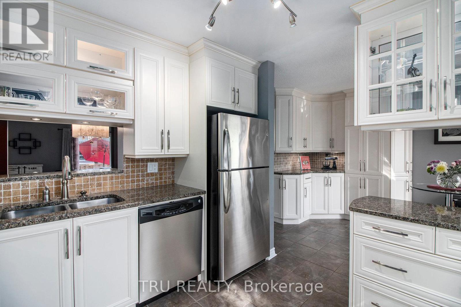 1132 Chimney Hill Way, Ottawa, Ontario  K1J 8Z6 - Photo 14 - X12446139