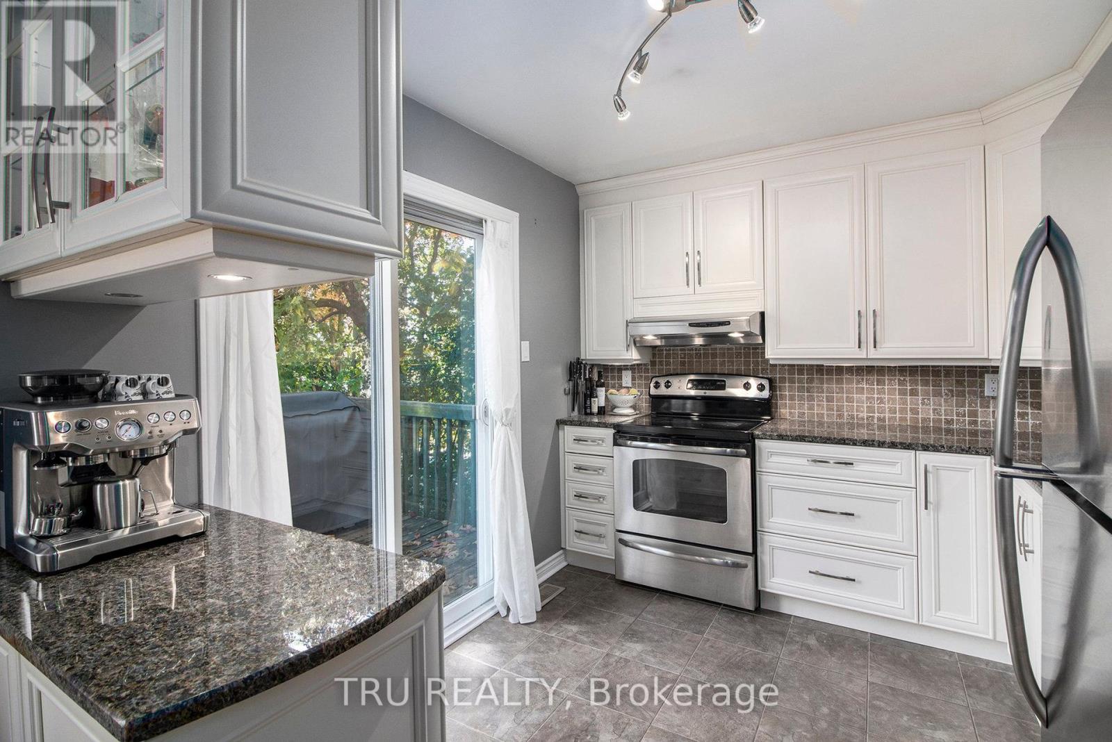 1132 Chimney Hill Way, Ottawa, Ontario  K1J 8Z6 - Photo 15 - X12446139