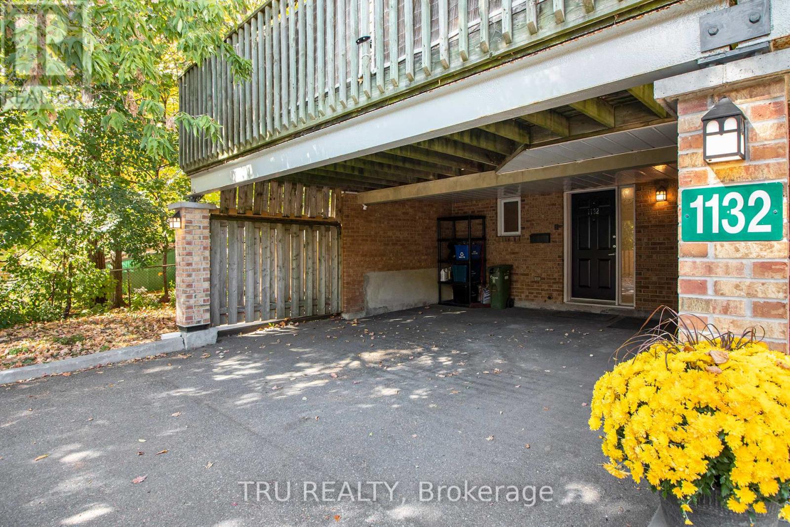 1132 Chimney Hill Way, Ottawa, Ontario  K1J 8Z6 - Photo 2 - X12446139