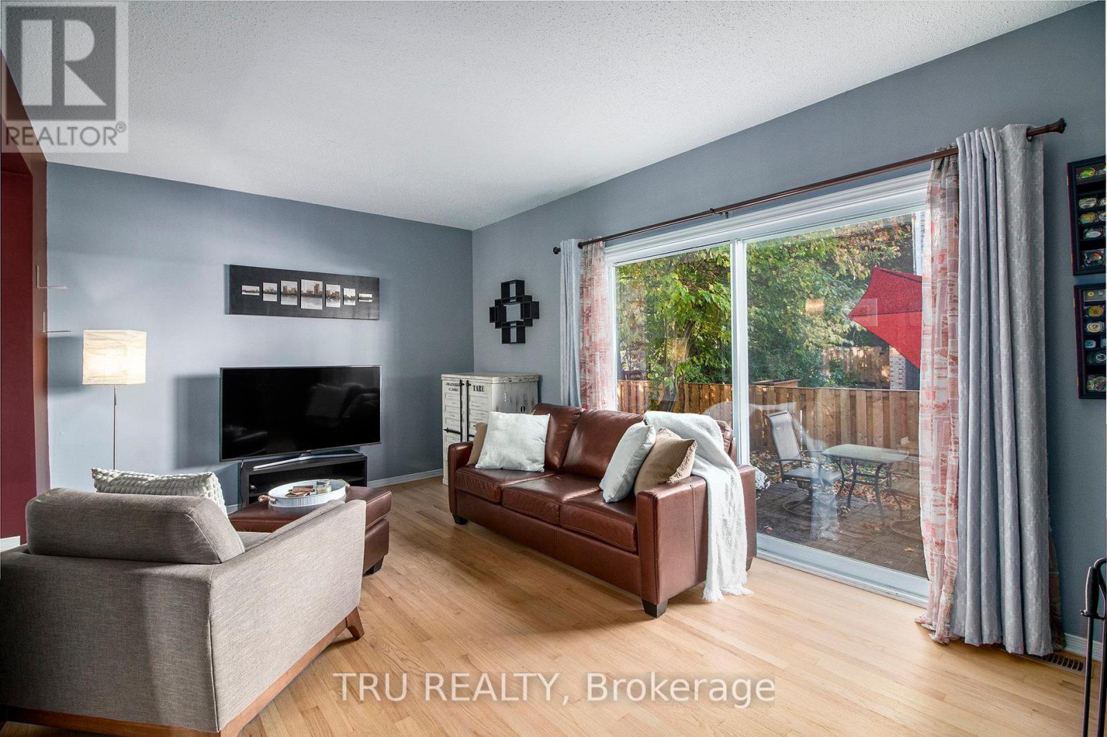 1132 Chimney Hill Way, Ottawa, Ontario  K1J 8Z6 - Photo 7 - X12446139