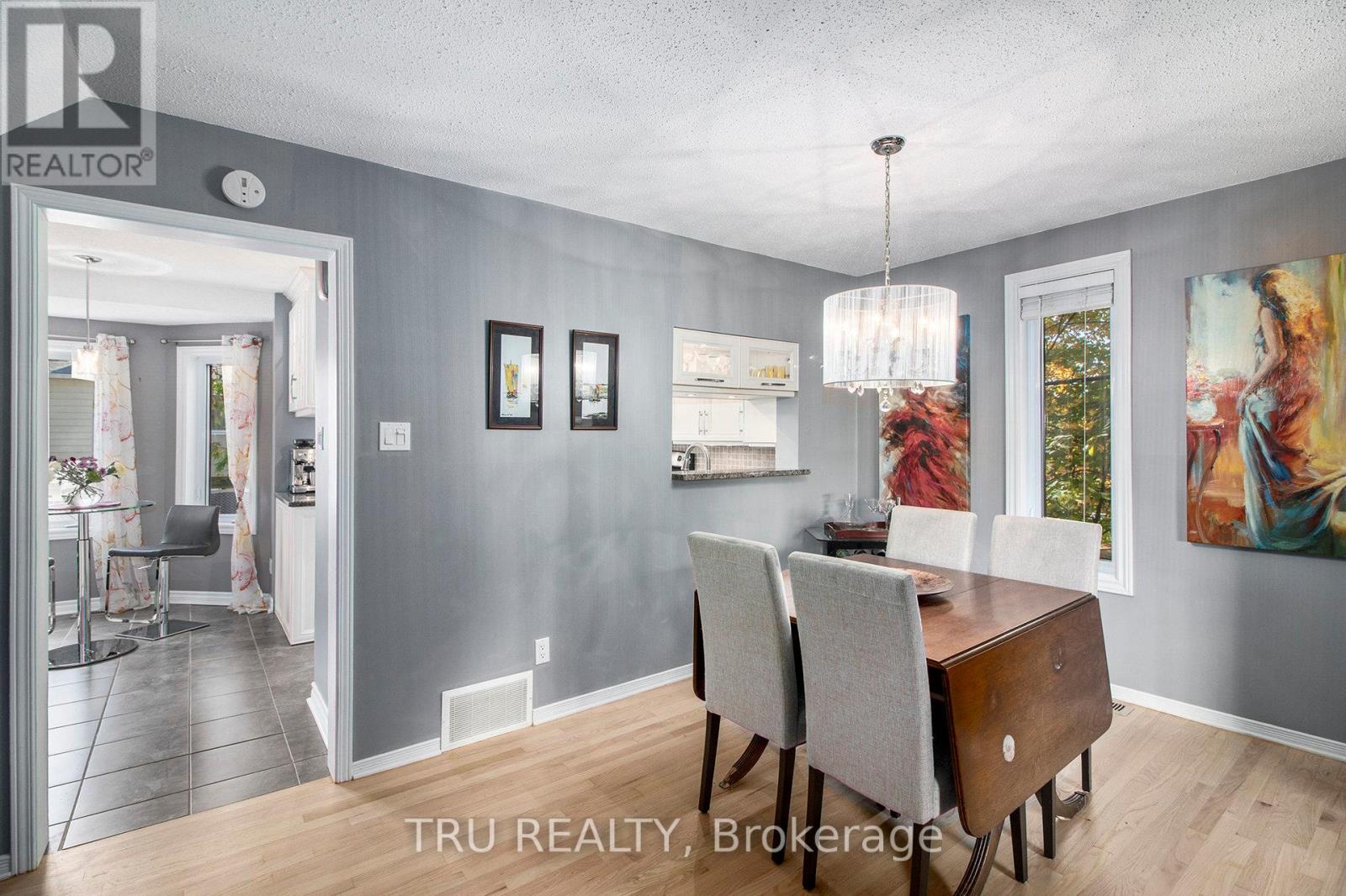 1132 Chimney Hill Way, Ottawa, Ontario  K1J 8Z6 - Photo 9 - X12446139