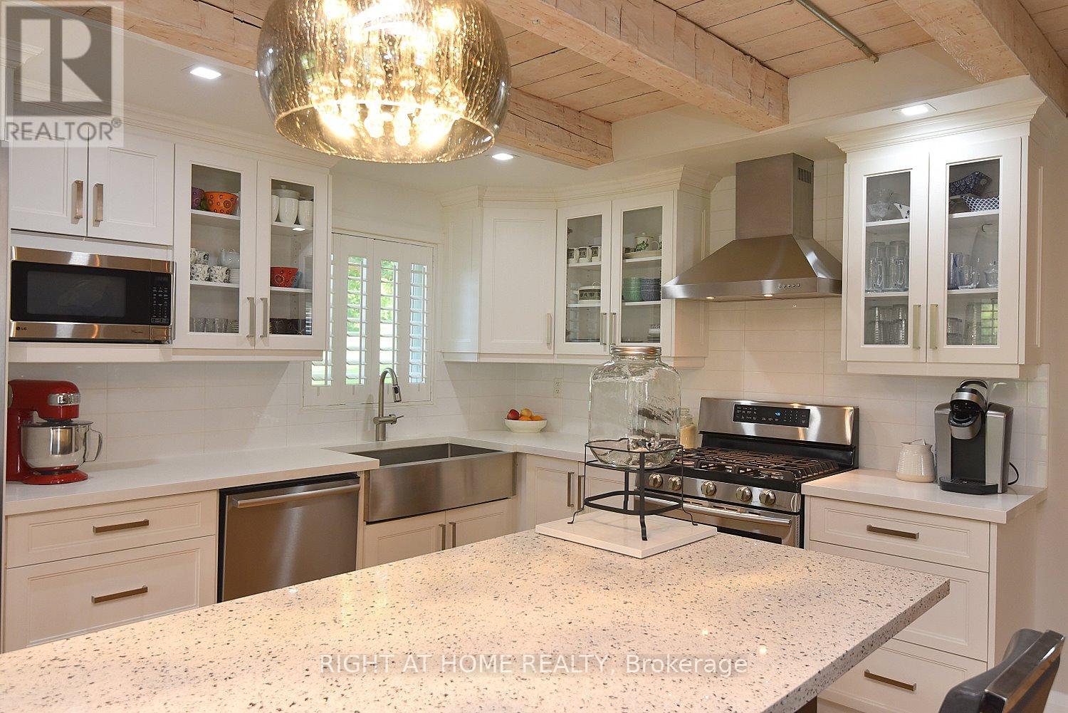 2030 Governors Road, Hamilton, Ontario  L0R 1J0 - Photo 8 - X12446122