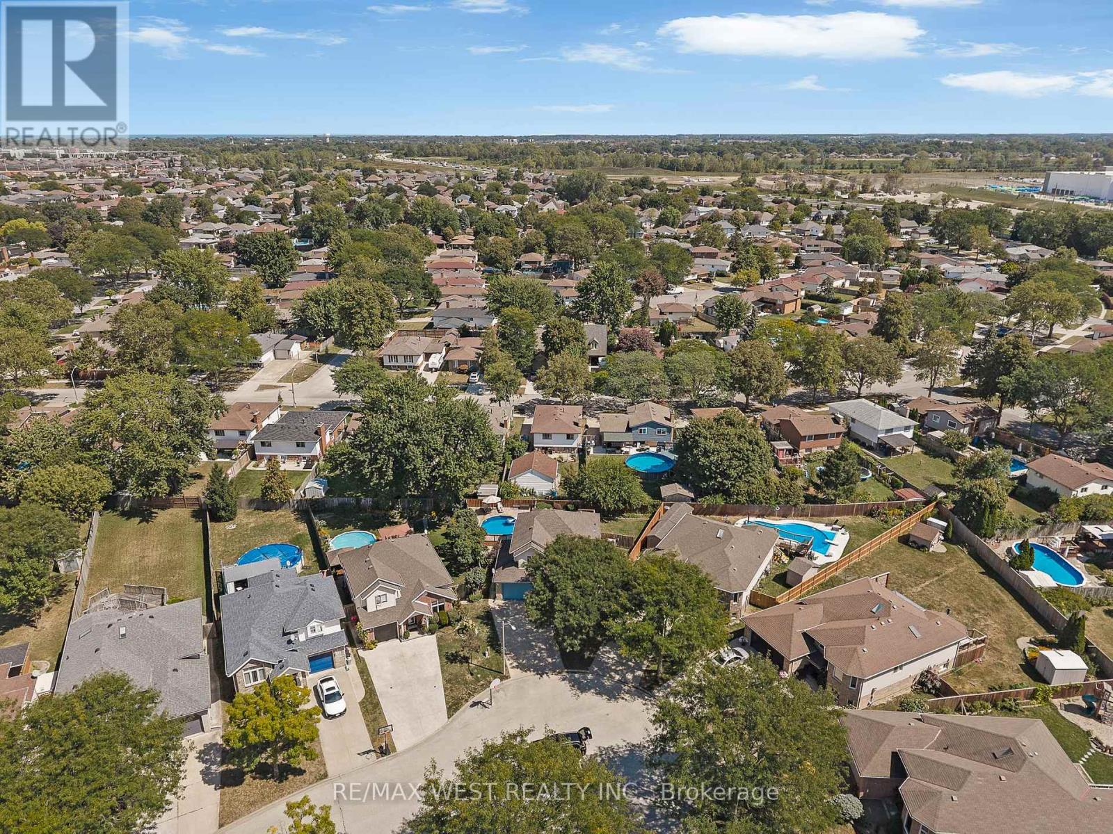 3462 Treeline Court, Windsor, Ontario  N8R 2K3 - Photo 35 - X12445662