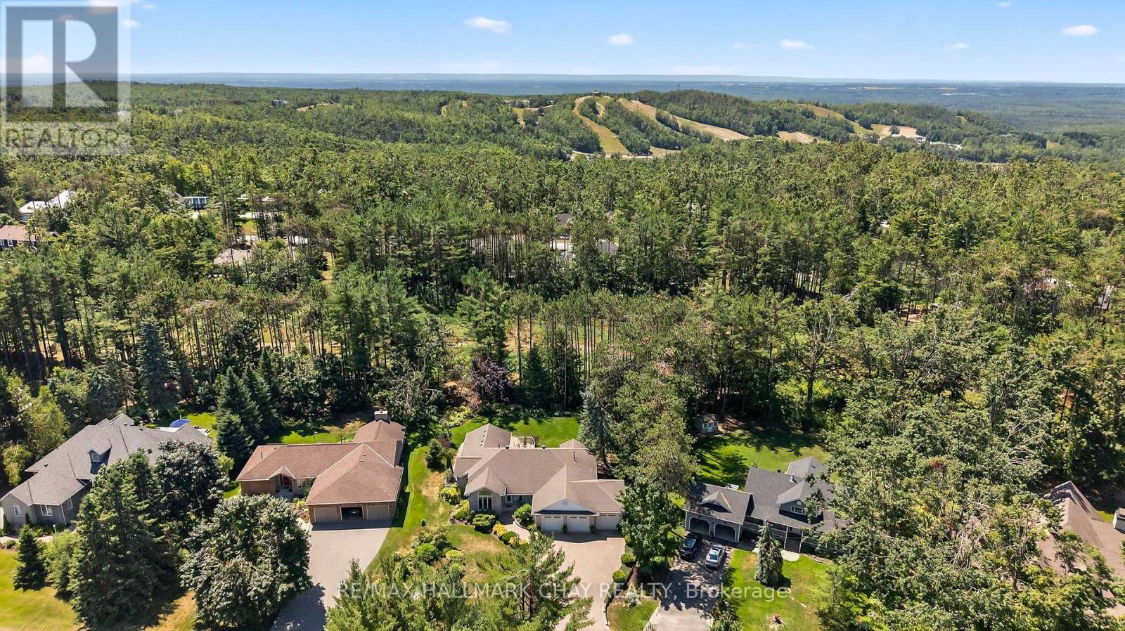 49 Fairway Court, Oro-Medonte, Ontario  L0L 2L0 - Photo 4 - S12305634