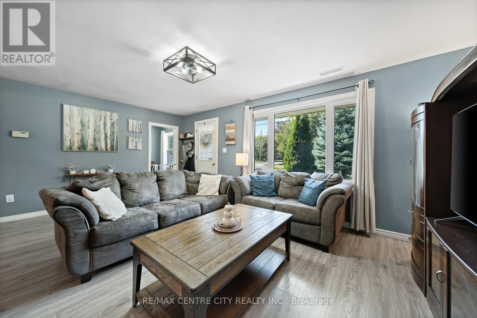 103 Caverly Road, Aylmer, Ontario  N5H 2P6 - Photo 3 - X12446180
