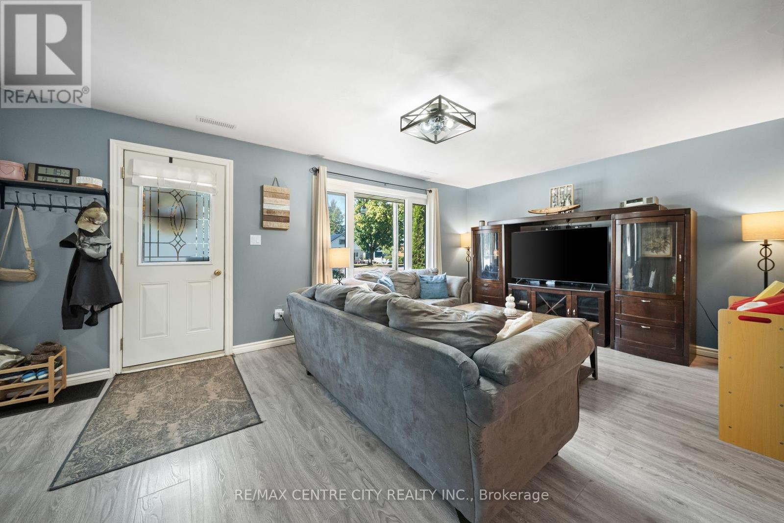 103 Caverly Road, Aylmer, Ontario  N5H 2P6 - Photo 4 - X12446180