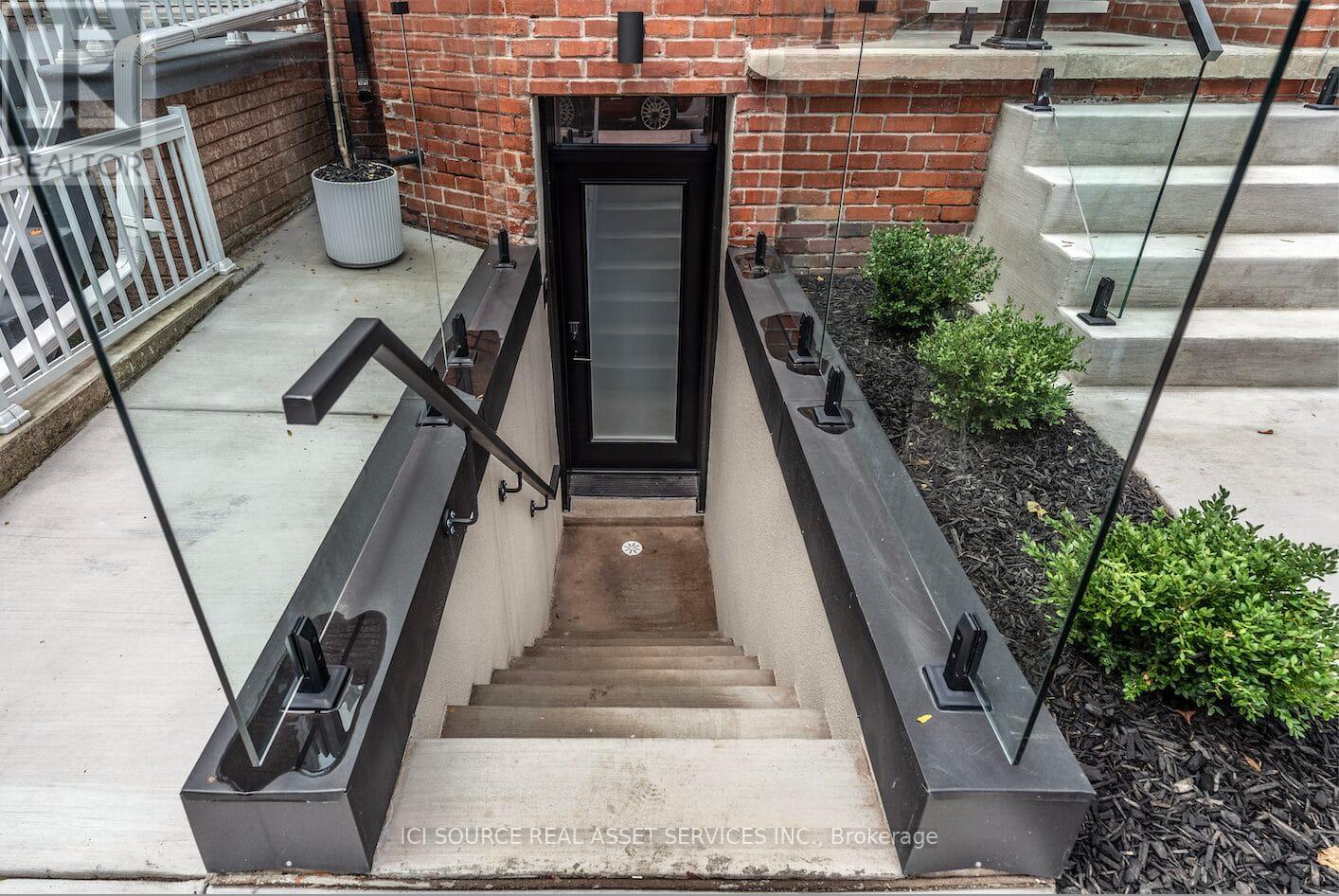 4 - 328 Shaw Street, Toronto, Ontario  M6J 2X2 - Photo 2 - C12446146