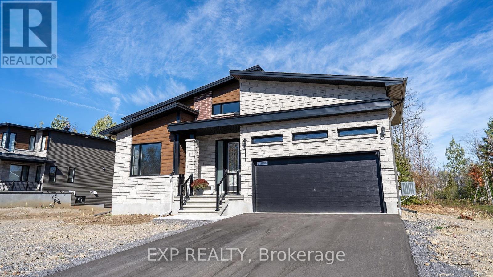 111 Frank Fisher Crescent, Mississippi Mills, Ontario  K0A 1A0 - Photo 2 - X12446185