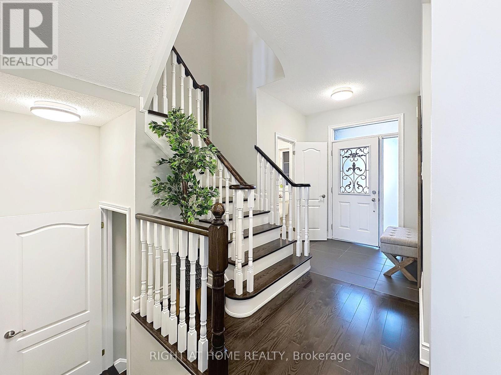77 Gauguin Avenue, Vaughan, Ontario  L4J 9J4 - Photo 3 - N12446143
