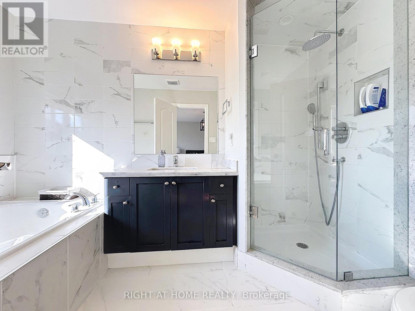 77 Gauguin Avenue, Vaughan, Ontario  L4J 9J4 - Photo 8 - N12446143