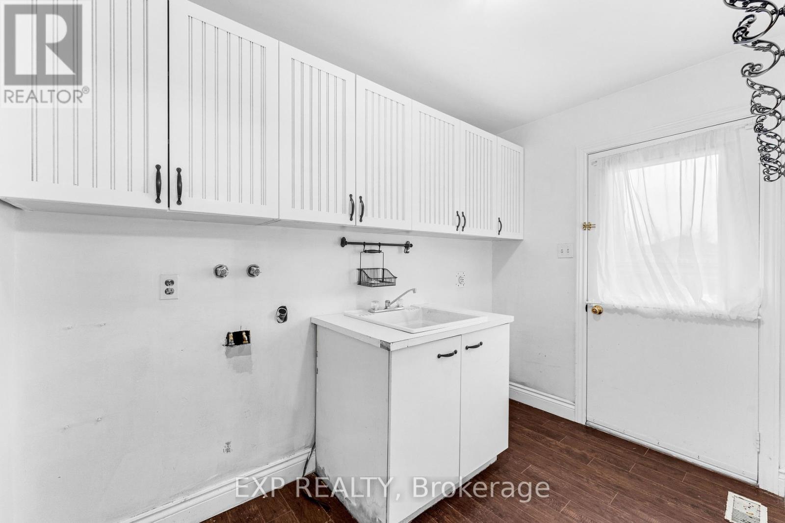 20 Wasaga Sands Drive, Wasaga Beach, Ontario  L9Z 1J6 - Photo 15 - S12446164