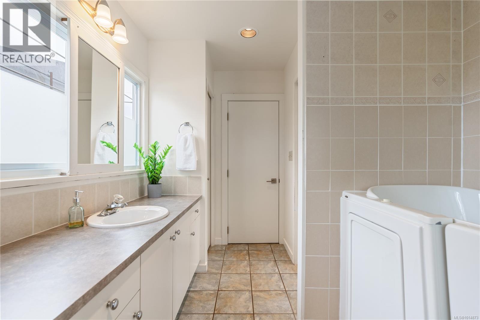 1564 San Juan Ave, Saanich, British Columbia  V8N 2L5 - Photo 23 - 1014873