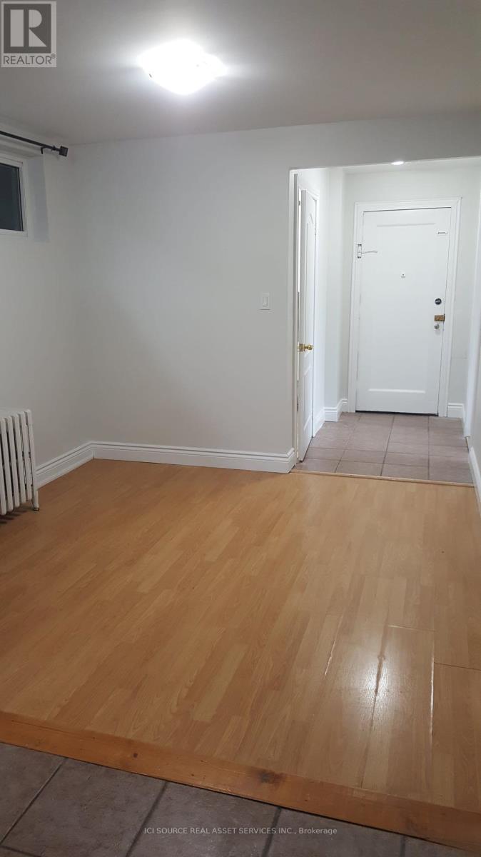 3 - 44 Bartonville Avenue W, Toronto, Ontario  M6M 2B5 - Photo 3 - W12446140
