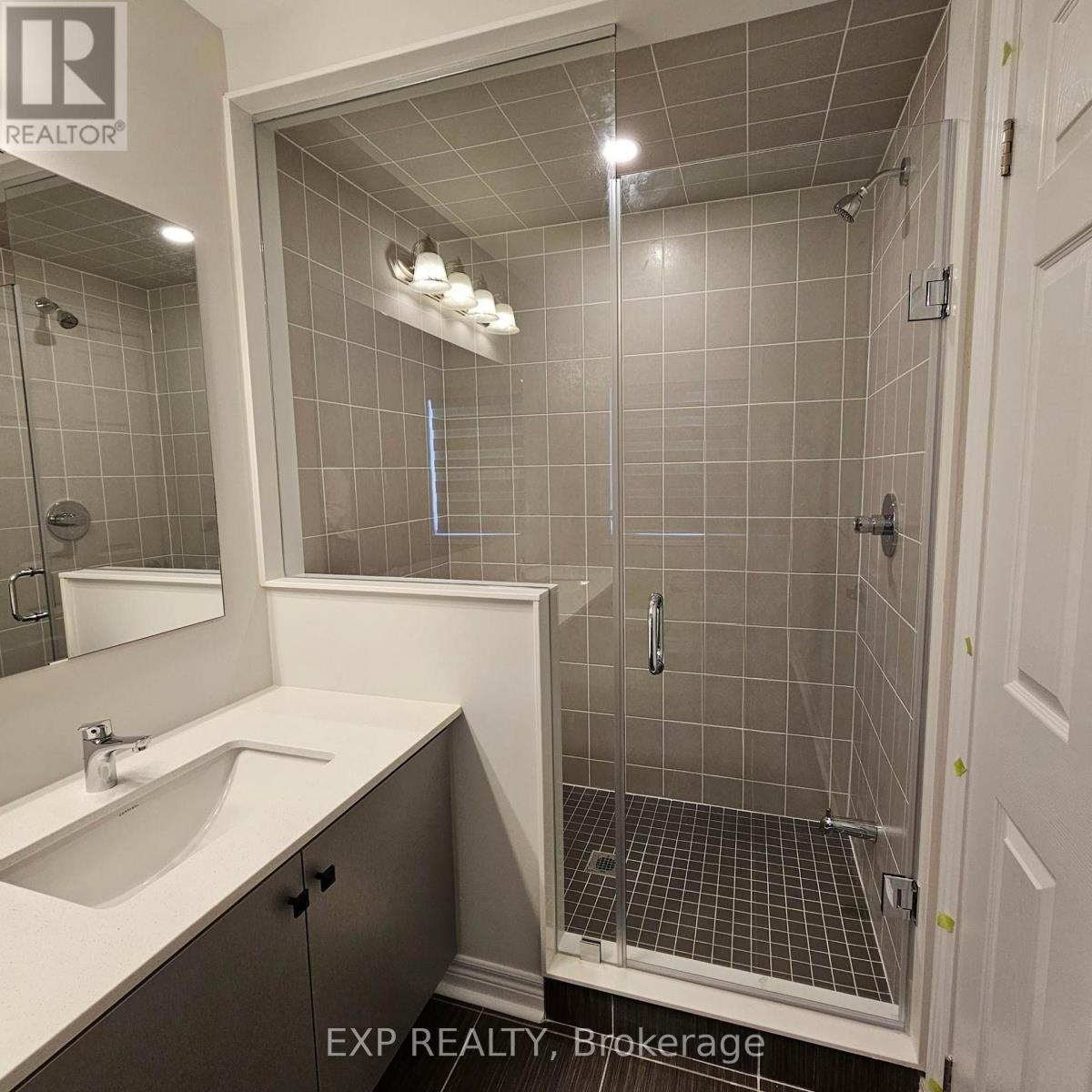 104 Grassbank Road, Brampton, Ontario  L6R 4E7 - Photo 12 - W12446148