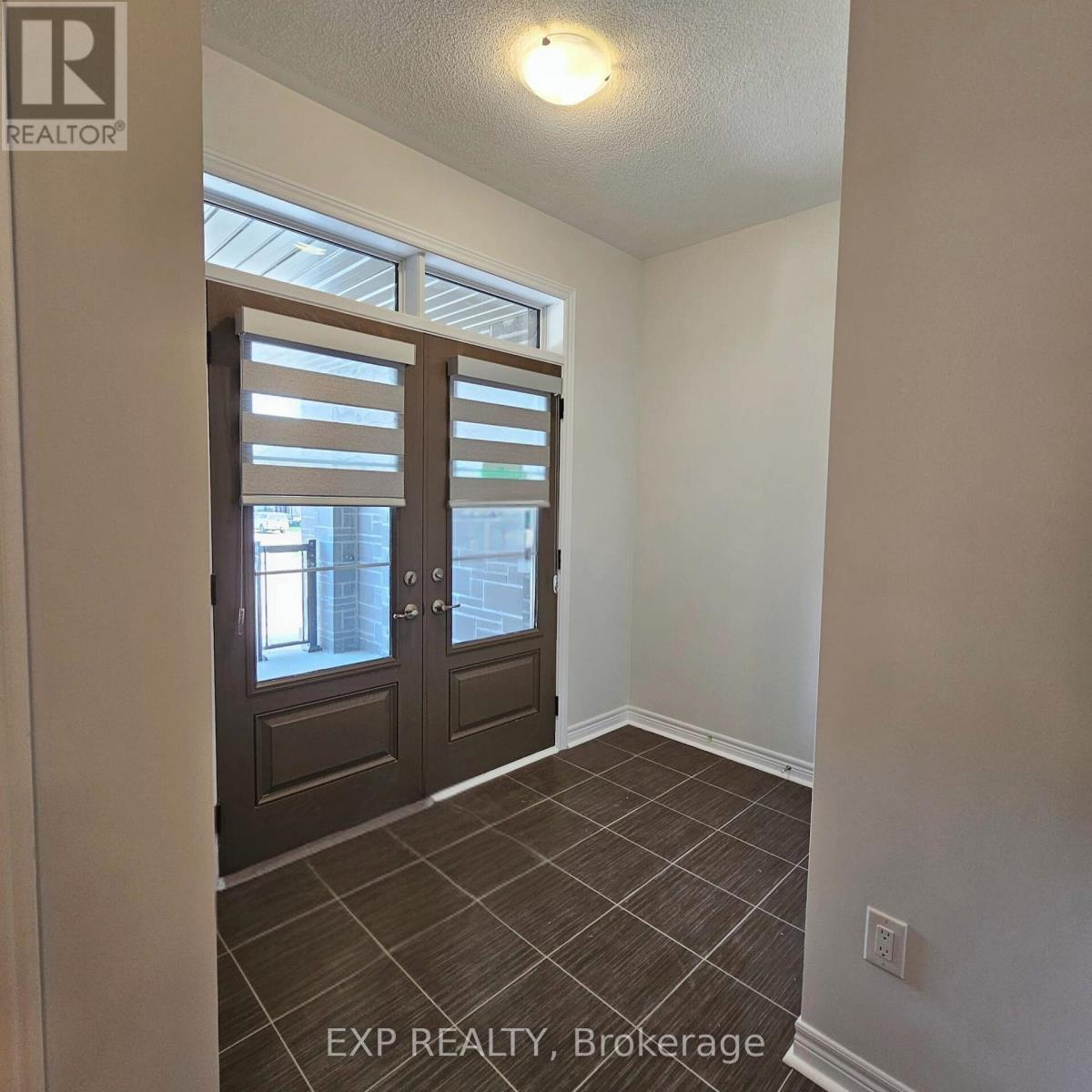 104 Grassbank Road, Brampton, Ontario  L6R 4E7 - Photo 2 - W12446148