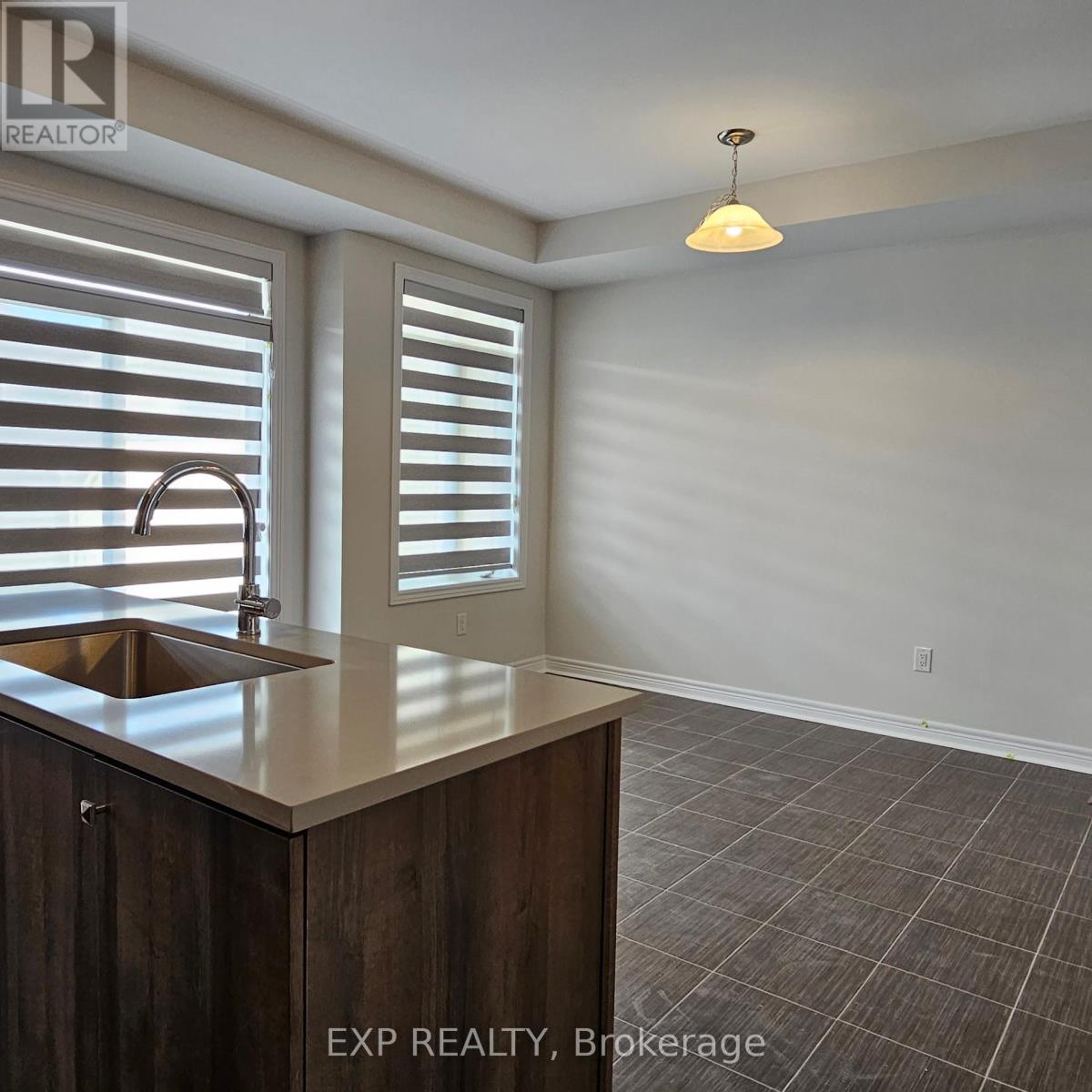104 Grassbank Road, Brampton, Ontario  L6R 4E7 - Photo 5 - W12446148